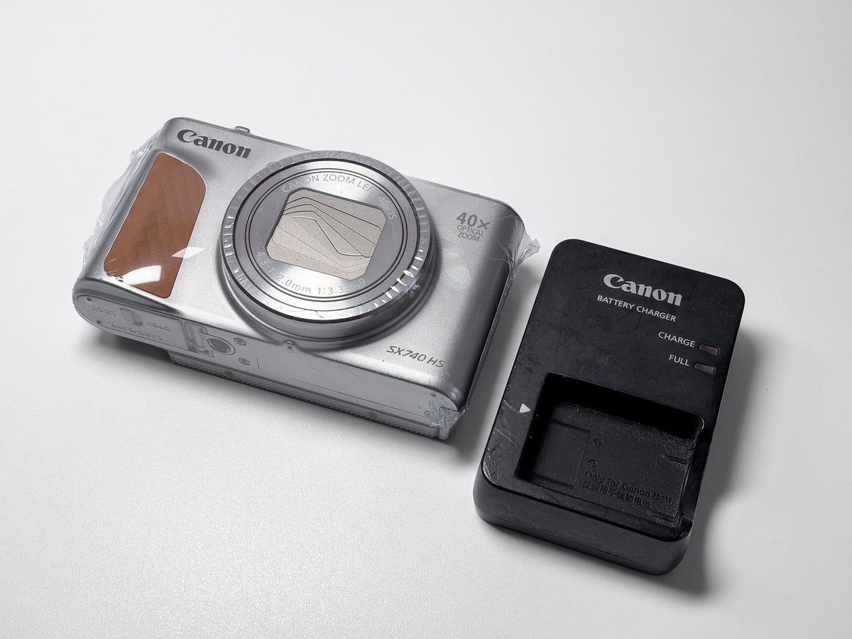 Canon SX740 HS Powershot Compact Camera 40X Zoom - 1 Year Warranty, Excellent
