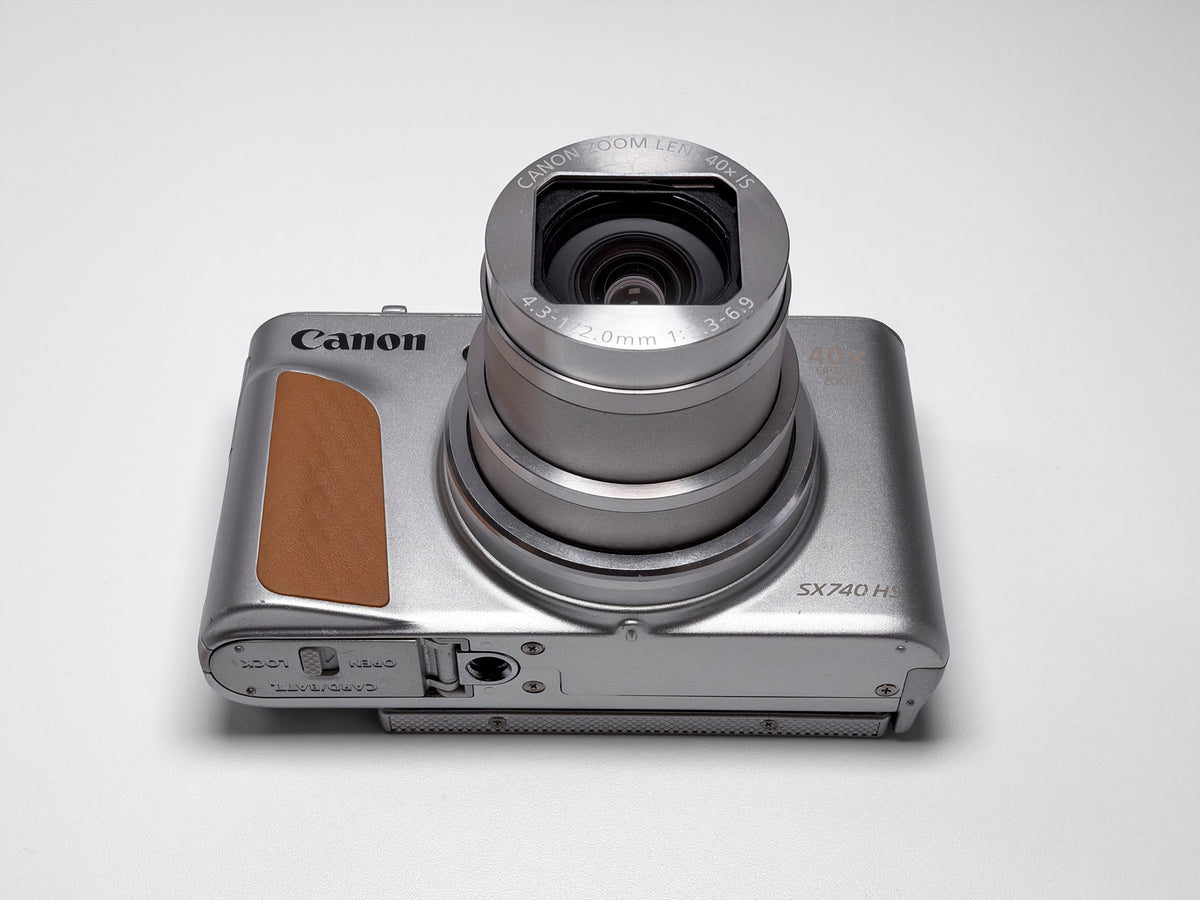 Canon SX740 HS Powershot Compact Camera 40X Zoom - 1 Year Warranty, Excellent