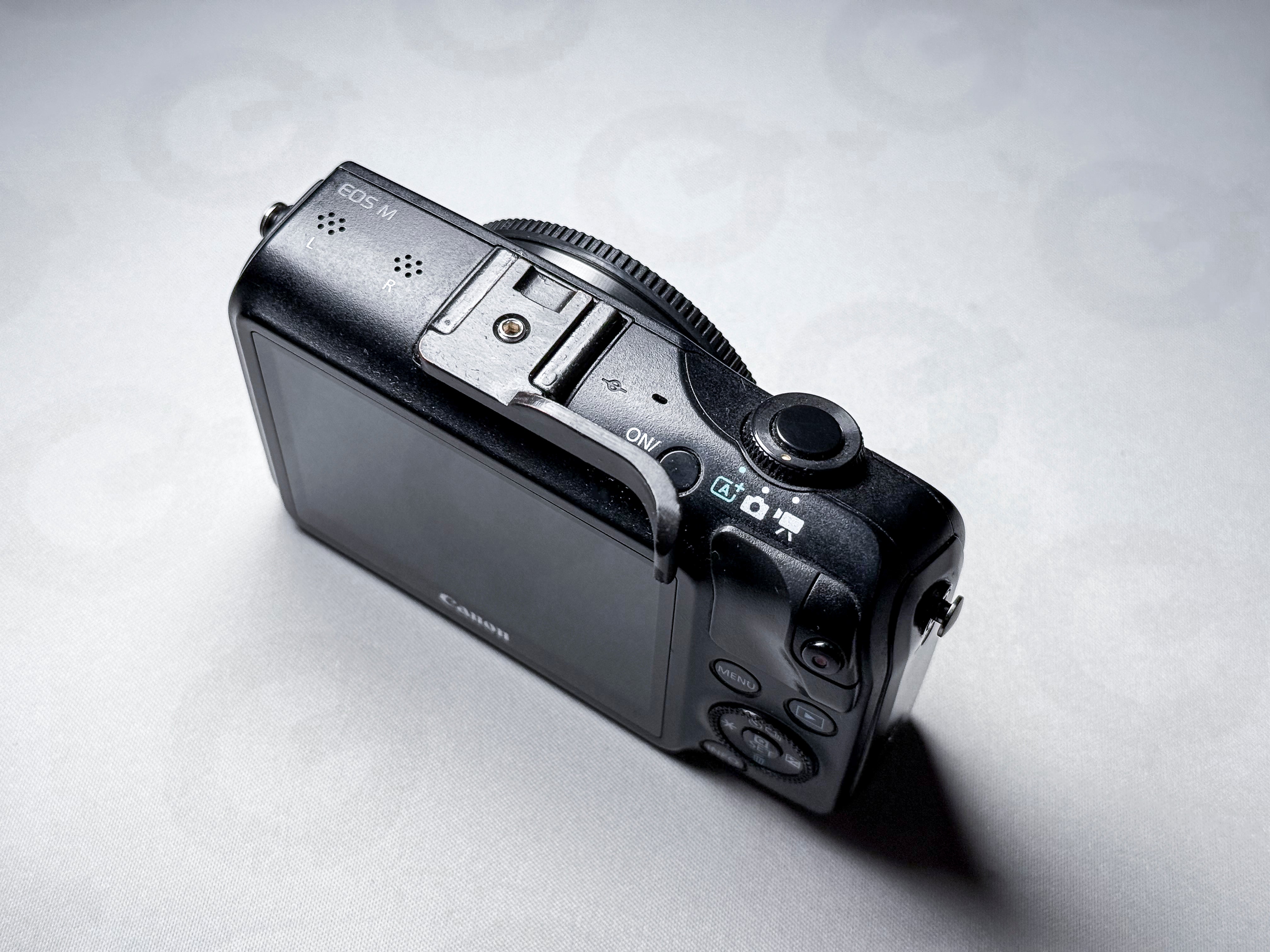 Canon EOS M Mirrorless Camera Magic Lantern 4K Raw - 1 Year Warranty, Near Mint