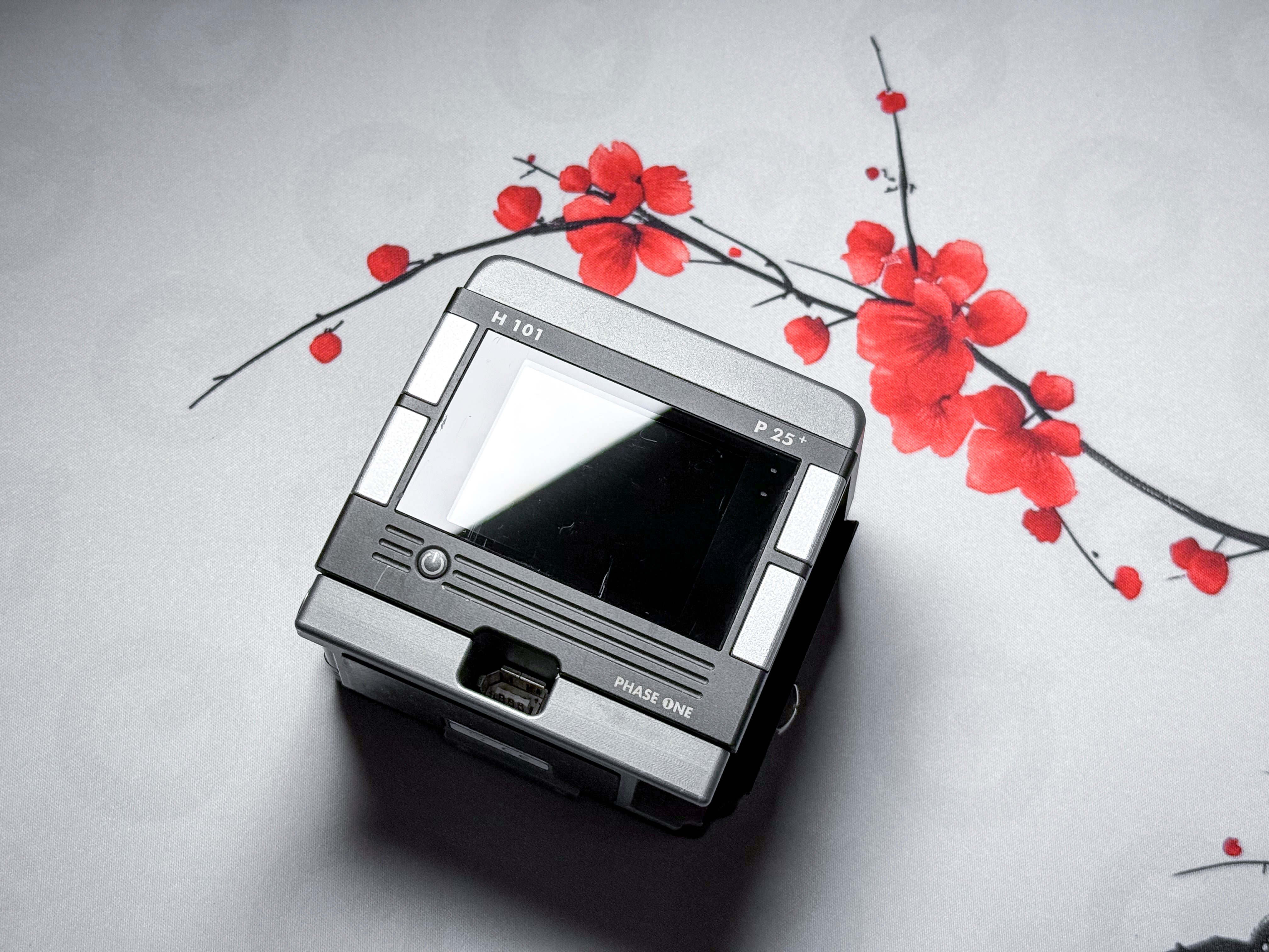 Phase One P25+ H101 Medium Format CCD Digital Back for Hasselblad H and More