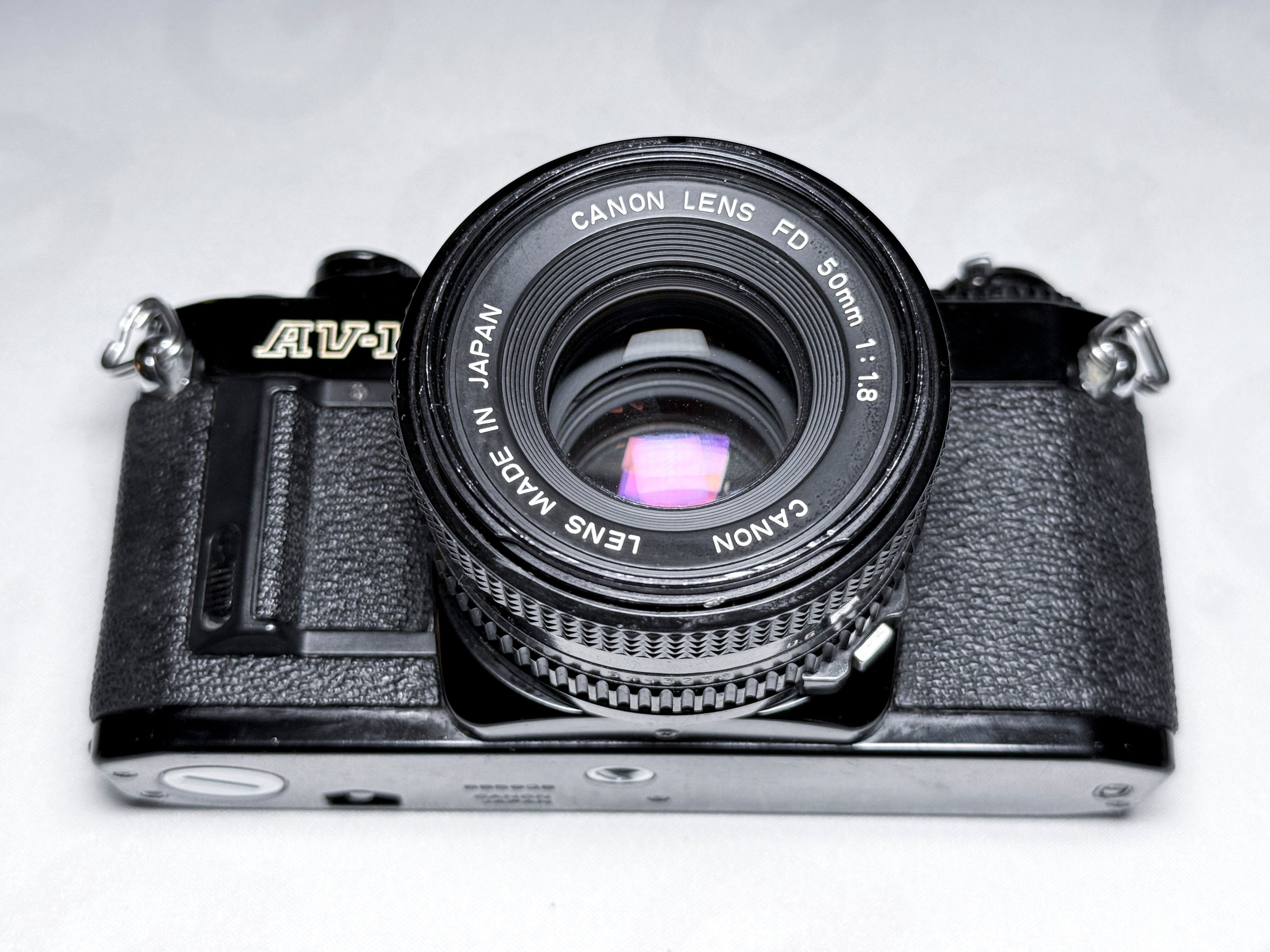 Canon AV-1 + 50mm f/1.8 FD 35mm Film Reflex - Funzionante, buone condizioni AV1