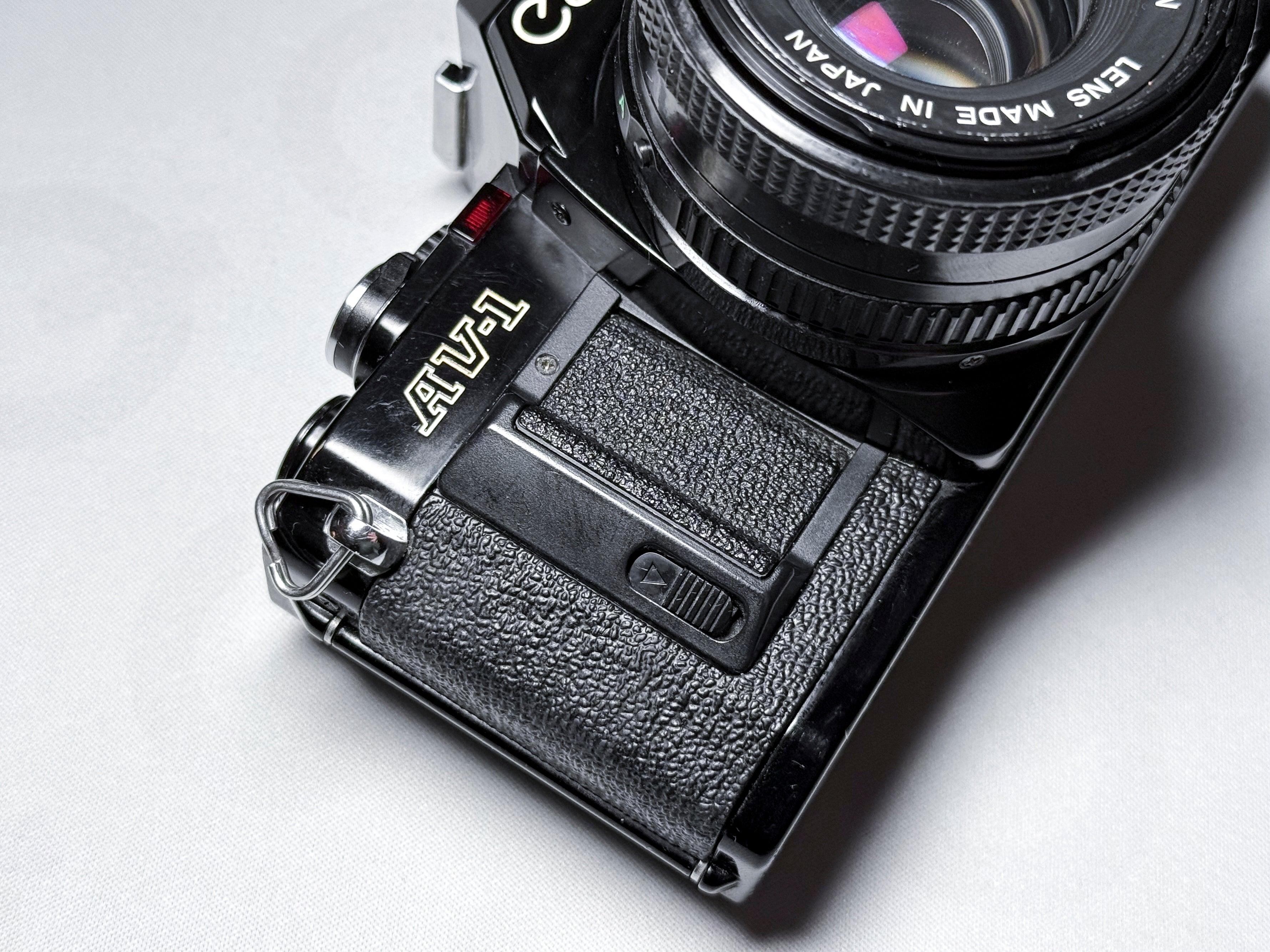 Canon AV-1 + 50mm f/1.8 FD 35mm Film Reflex - Funzionante, buone condizioni AV1