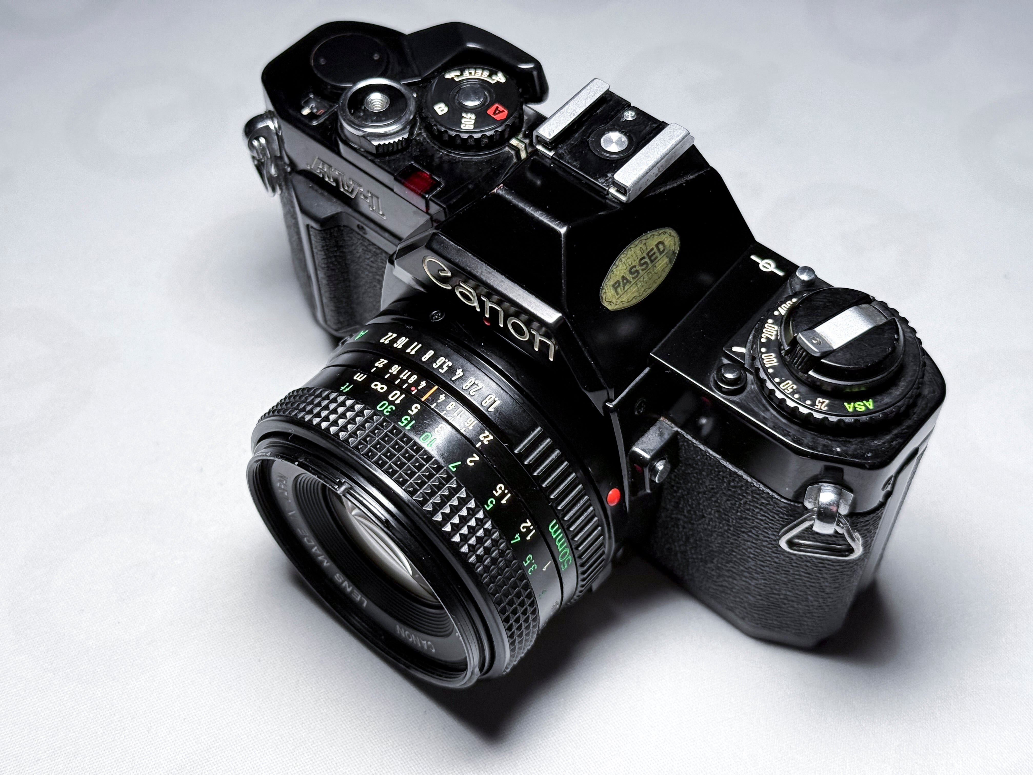 Canon AV-1 + 50mm f/1.8 FD 35mm Film Reflex - Funzionante, buone condizioni AV1