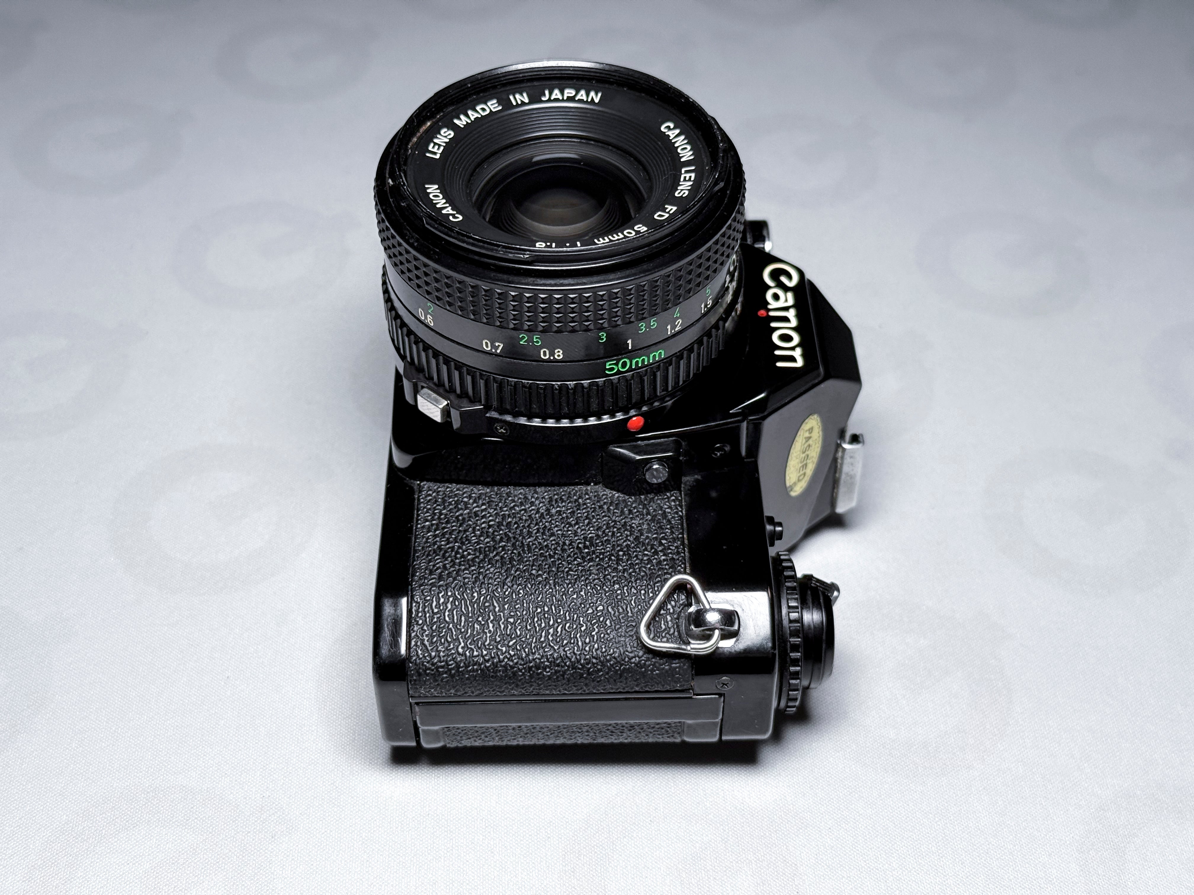 Canon AV-1 + 50mm f/1.8 FD 35mm Film Reflex - Funzionante, buone condizioni AV1
