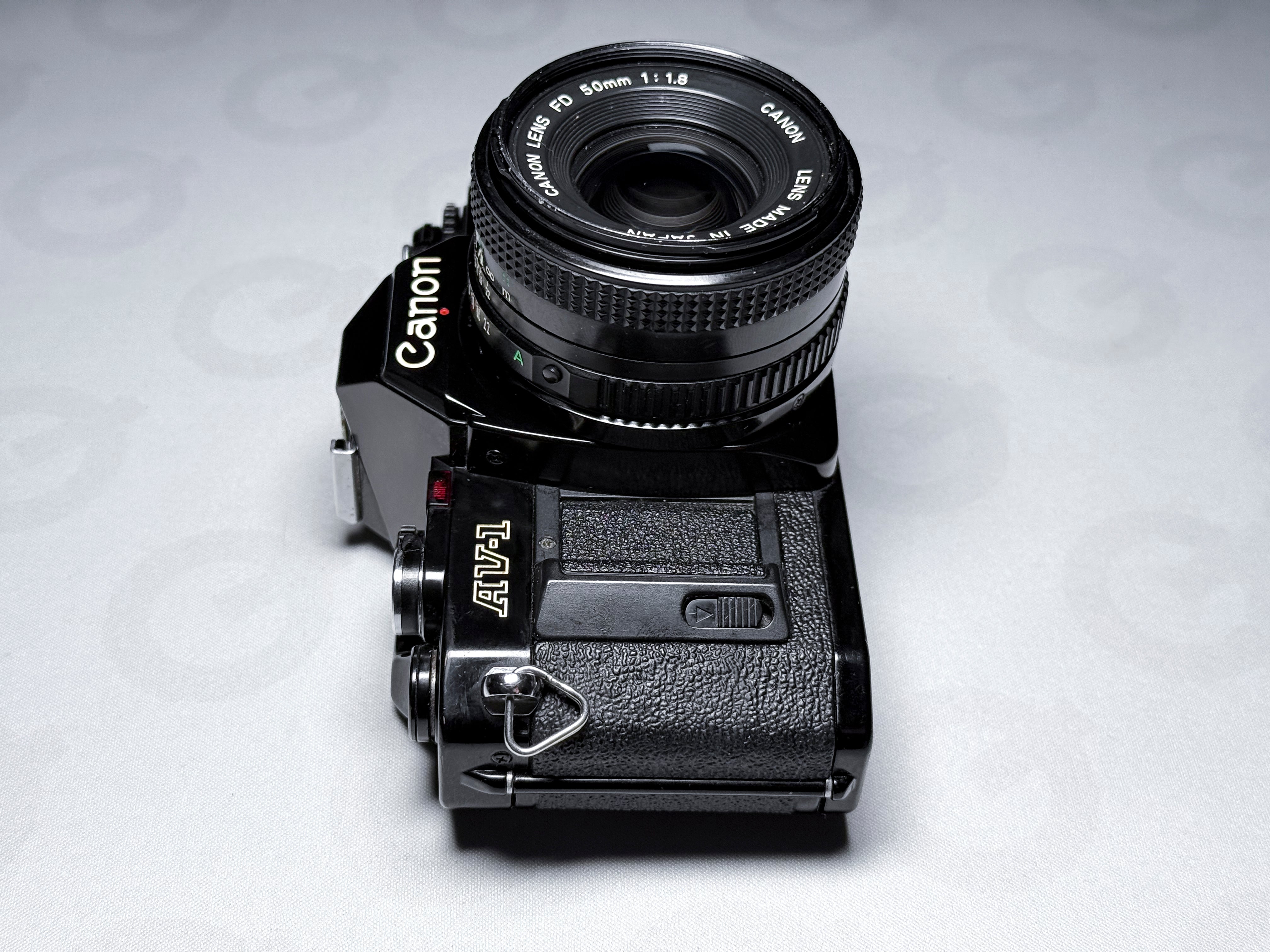 Canon AV-1 + 50mm f/1.8 FD 35mm Film Reflex - Funzionante, buone condizioni AV1