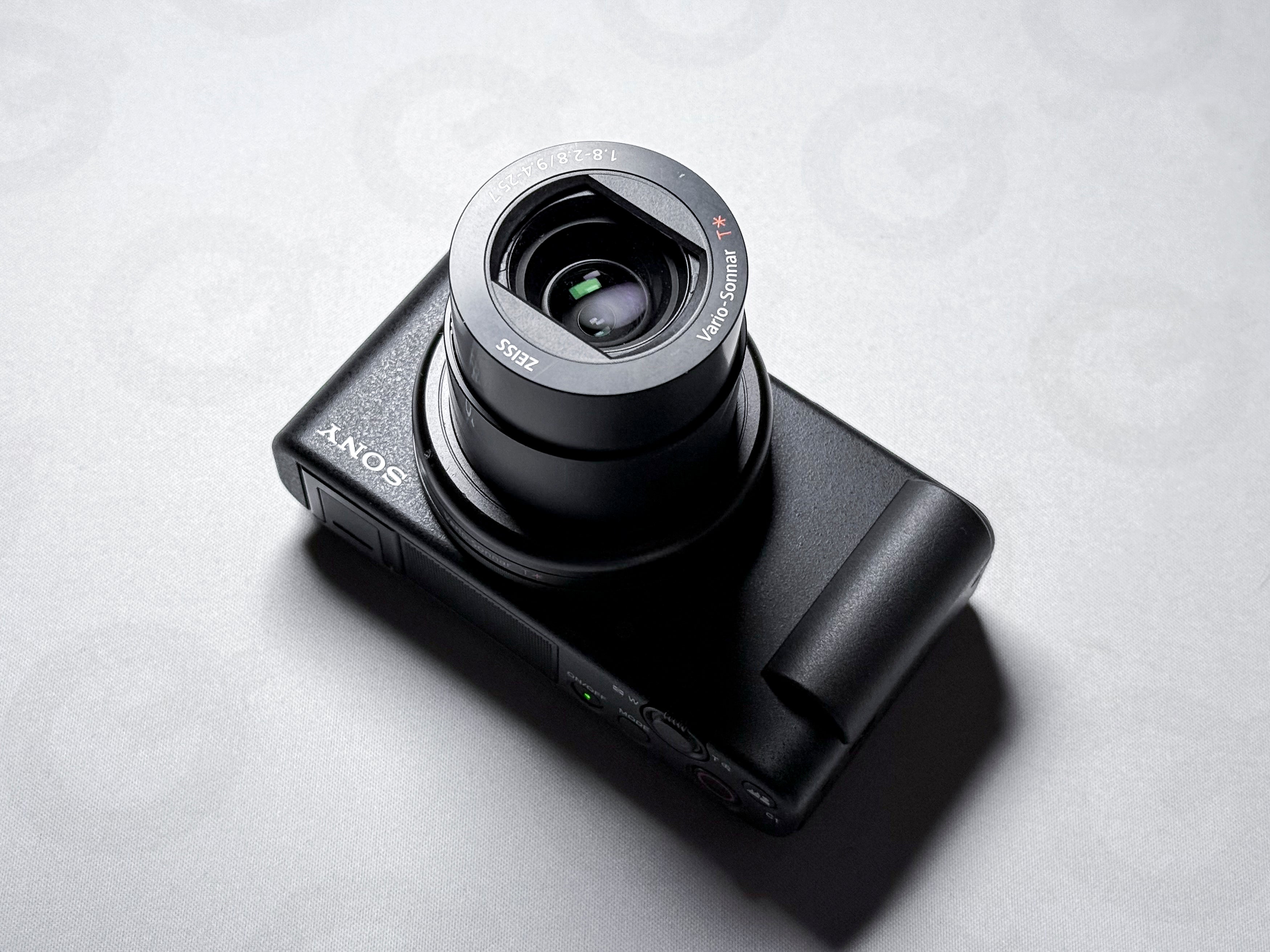 Sony ZV-1 Vlog Camera 1" Sensor 4K + Control Handle - Near Mint, Warranty