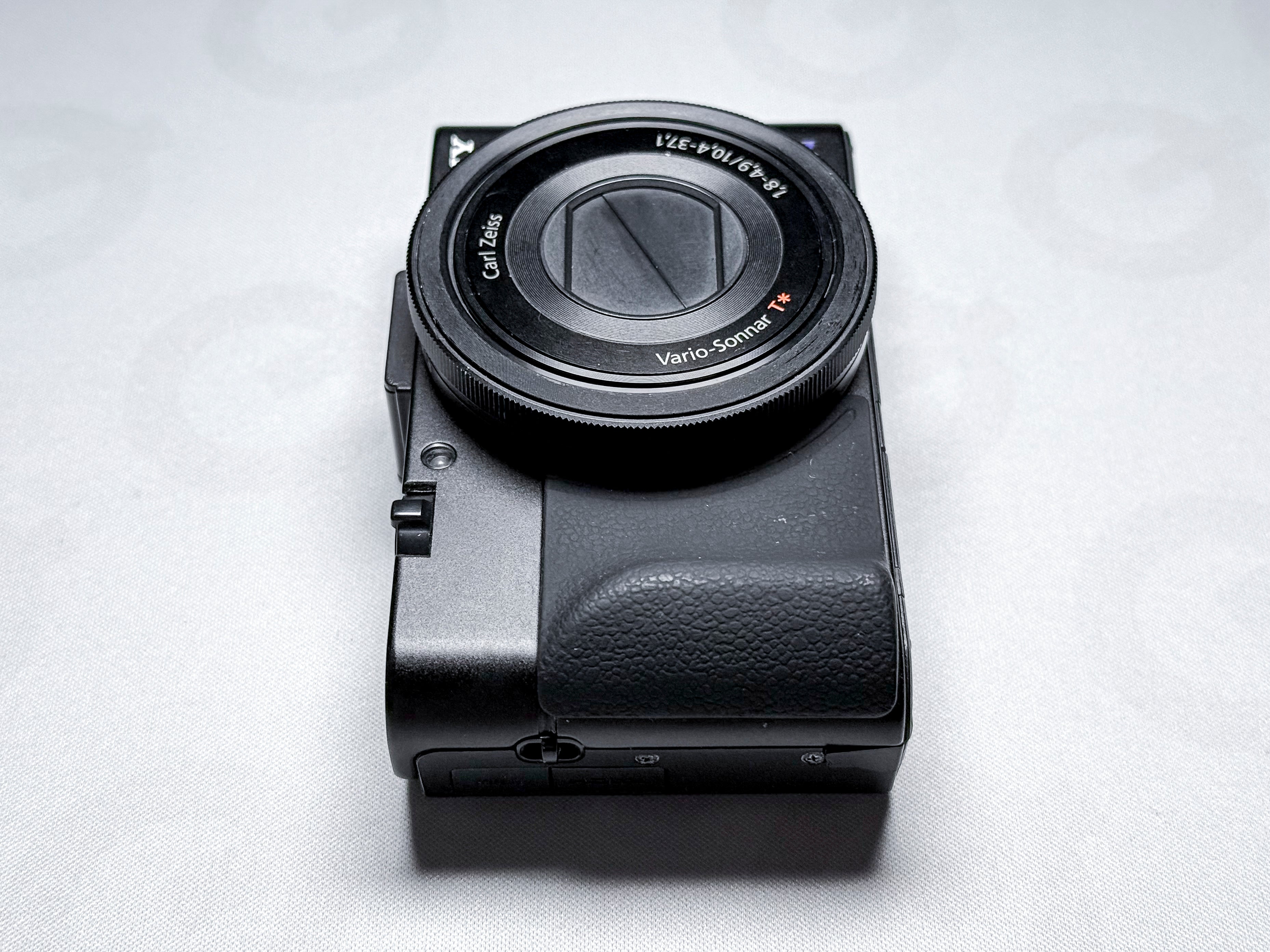 Sony RX100 II (Mark 2) Digital Camera - Near Mint, with Warranty DSC-RX100II