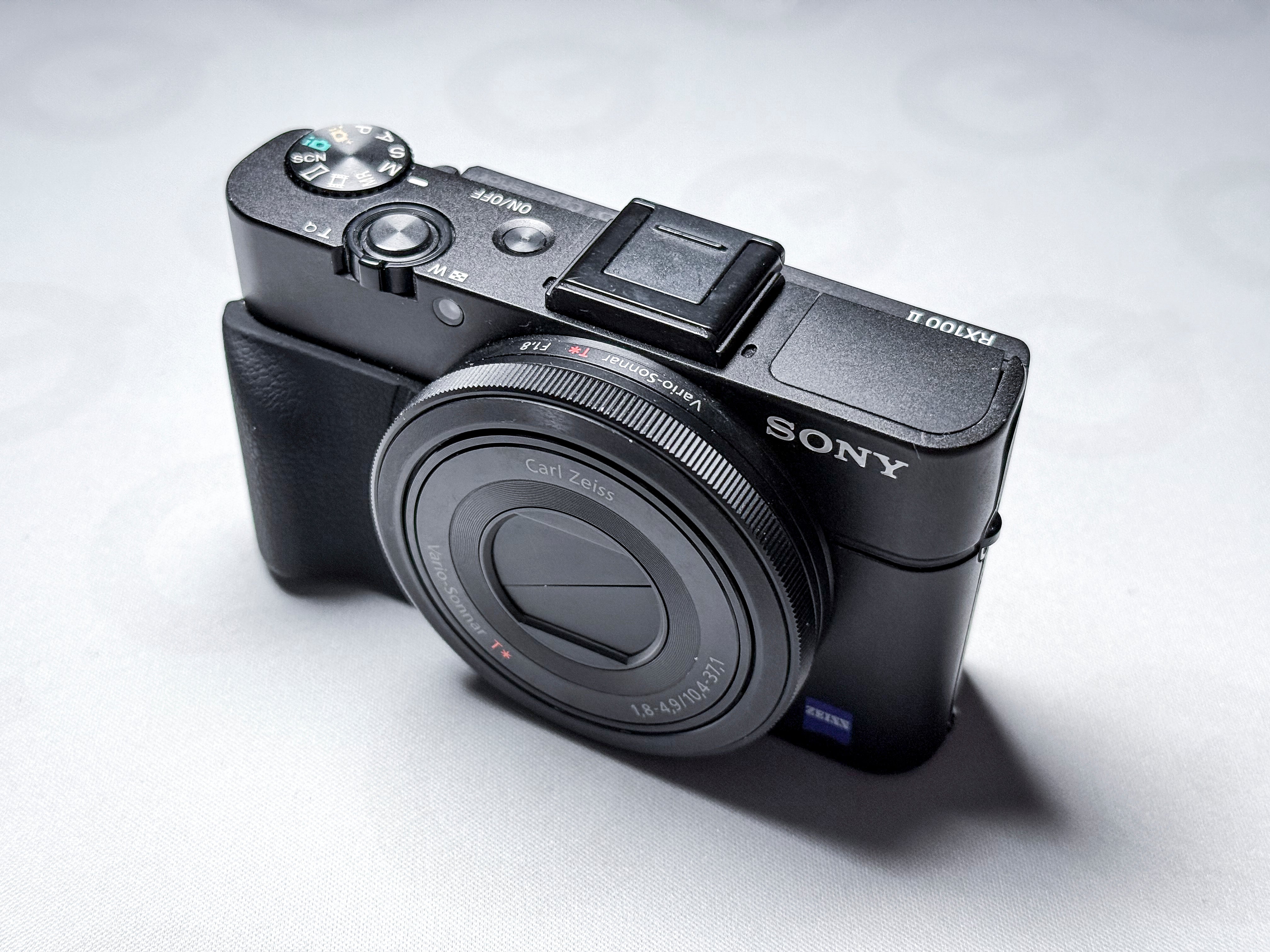 Sony RX100 II (Mark 2) Digital Camera - Near Mint, with Warranty DSC-RX100II