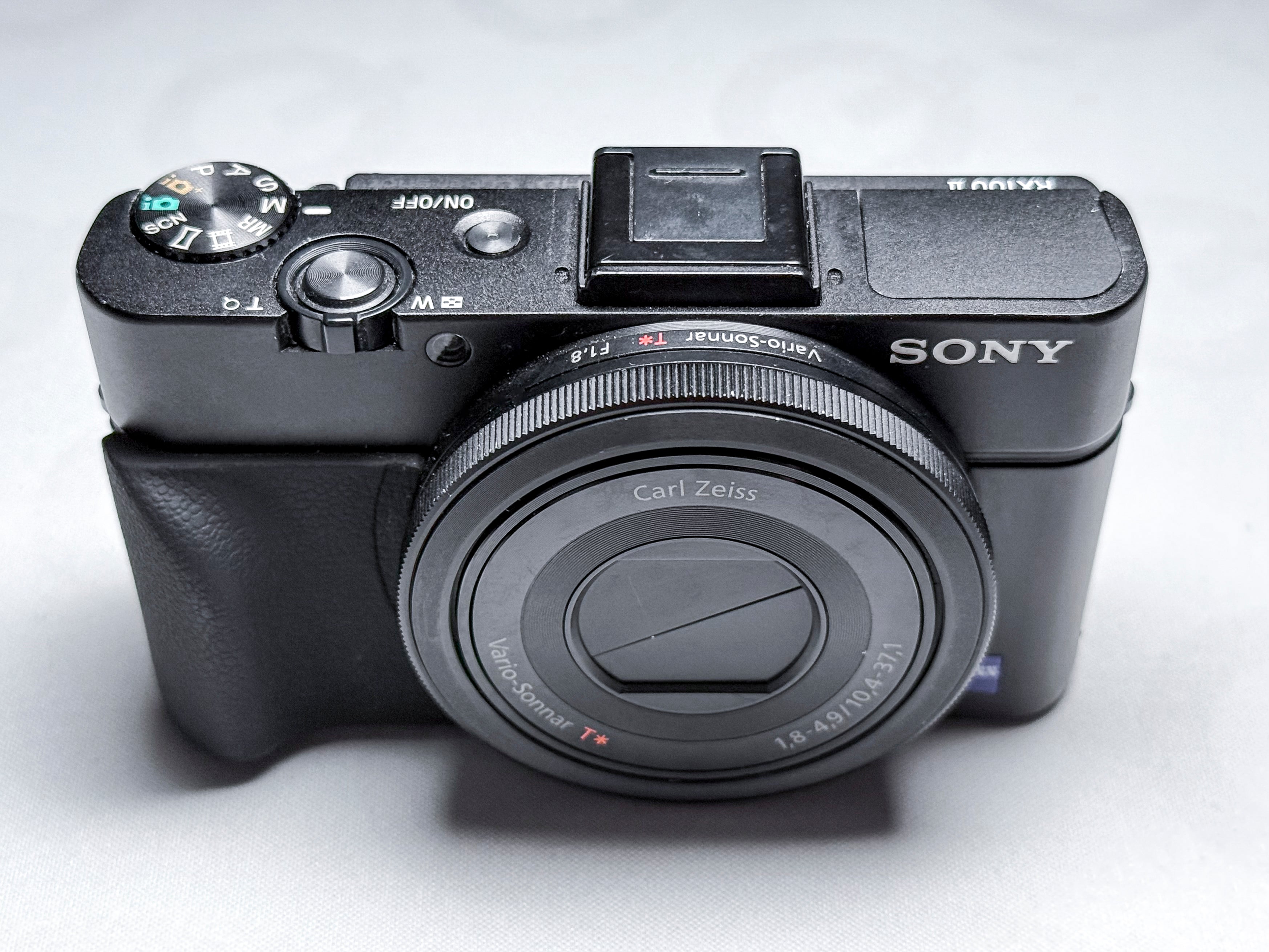 Sony RX100 II (Mark 2) Digital Camera - Near Mint, with Warranty DSC-RX100II