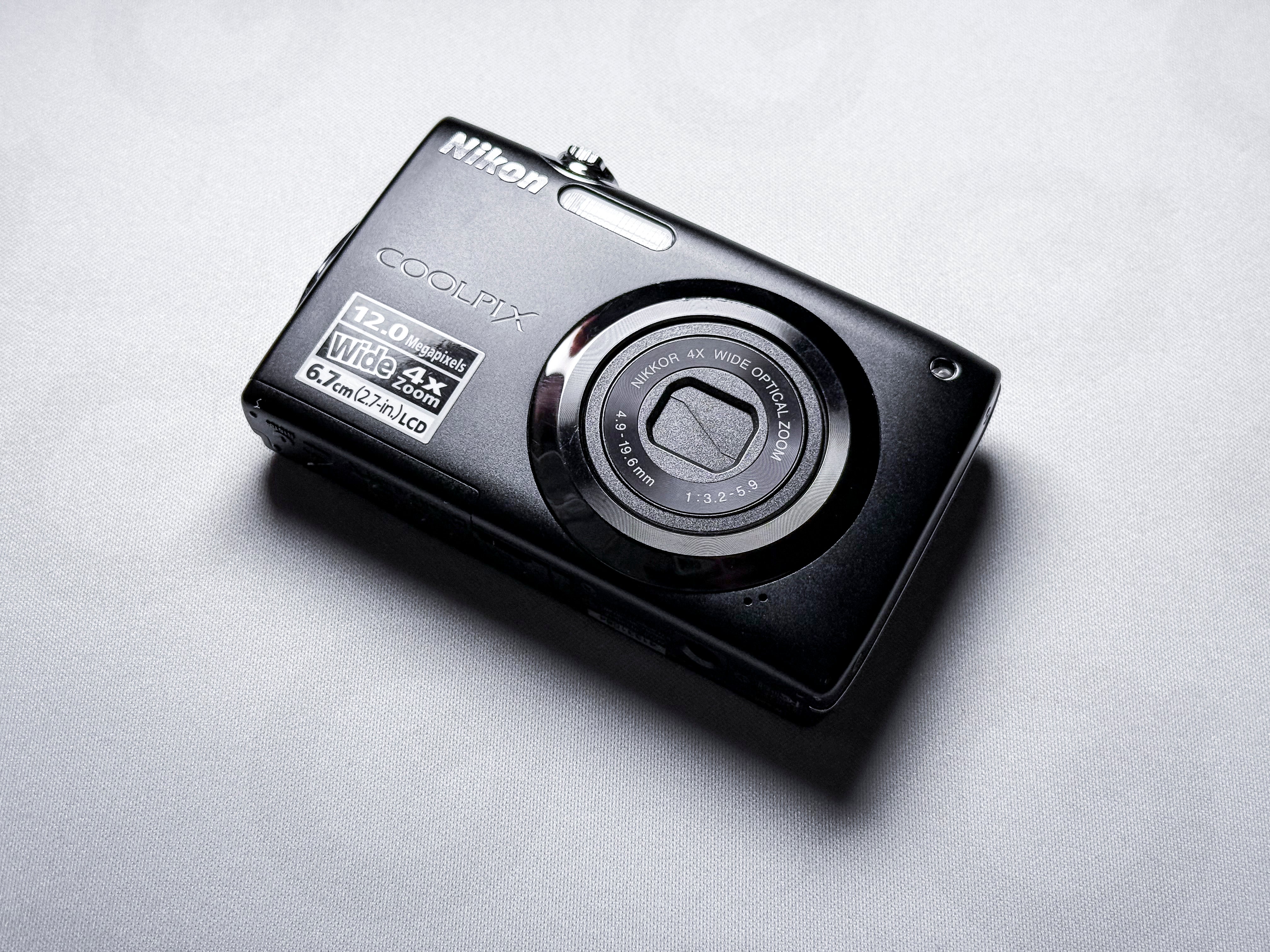 Nikon Coolpix S3000 CCD Compact Camera - Garanzia, Eccellente, Perfettamente Funzionante