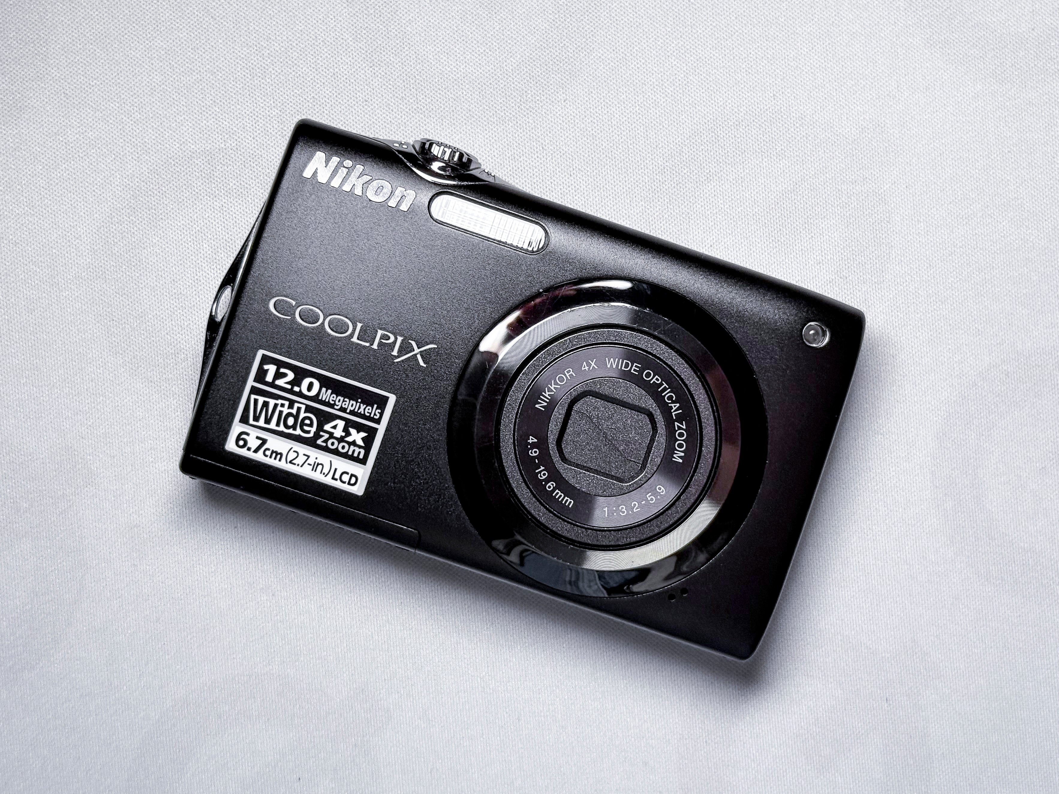 Nikon Coolpix S3000 CCD Compact Camera - Garanzia, Eccellente, Perfettamente Funzionante