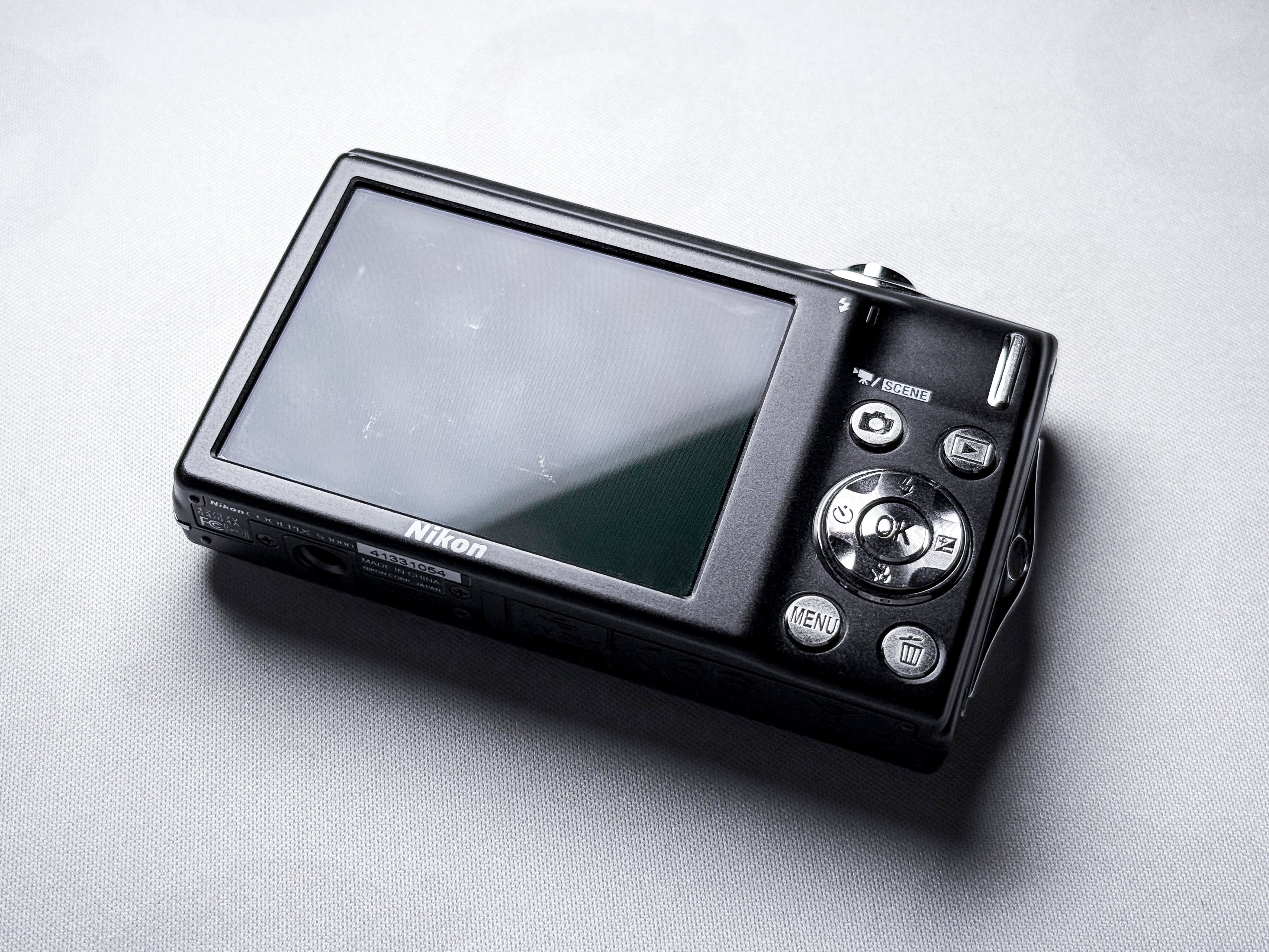 Nikon Coolpix S3000 CCD Compact Camera - Garanzia, Eccellente, Perfettamente Funzionante
