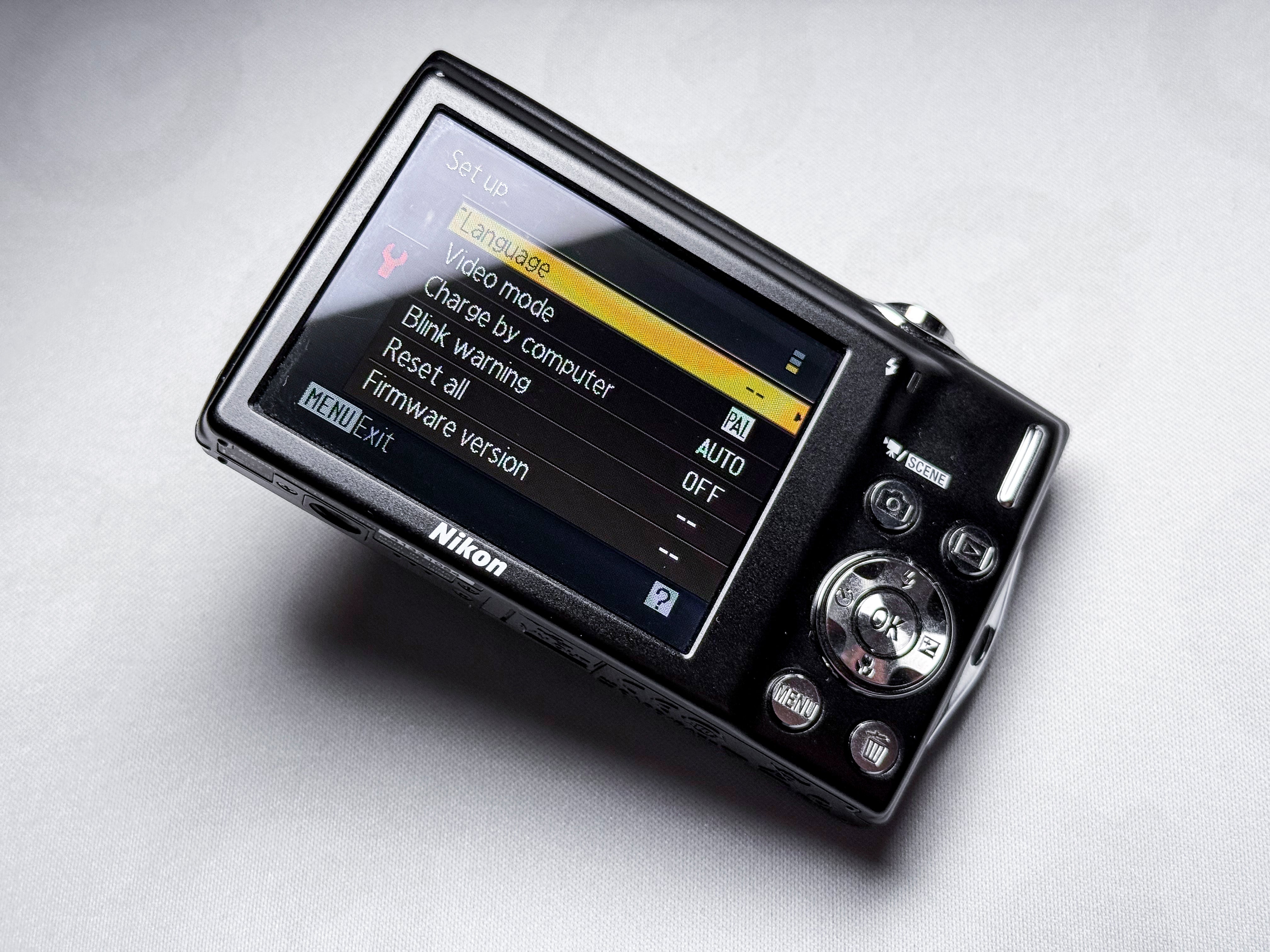 Nikon Coolpix S3000 CCD Compact Camera - Garanzia, Eccellente, Perfettamente Funzionante