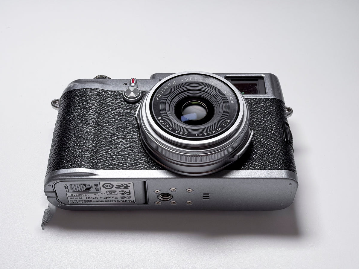 Fujifilm X100 Hybrid Viewfinder Compact Camera Fuji - Perfectly Working, Read