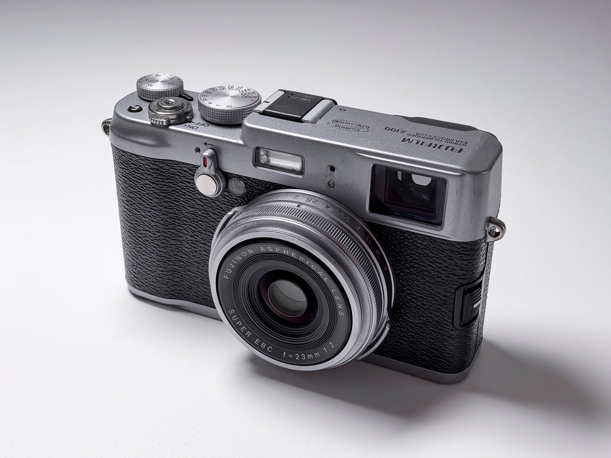 Fujifilm X100 Hybrid Viewfinder Compact Camera Fuji - Perfectly Working, Read
