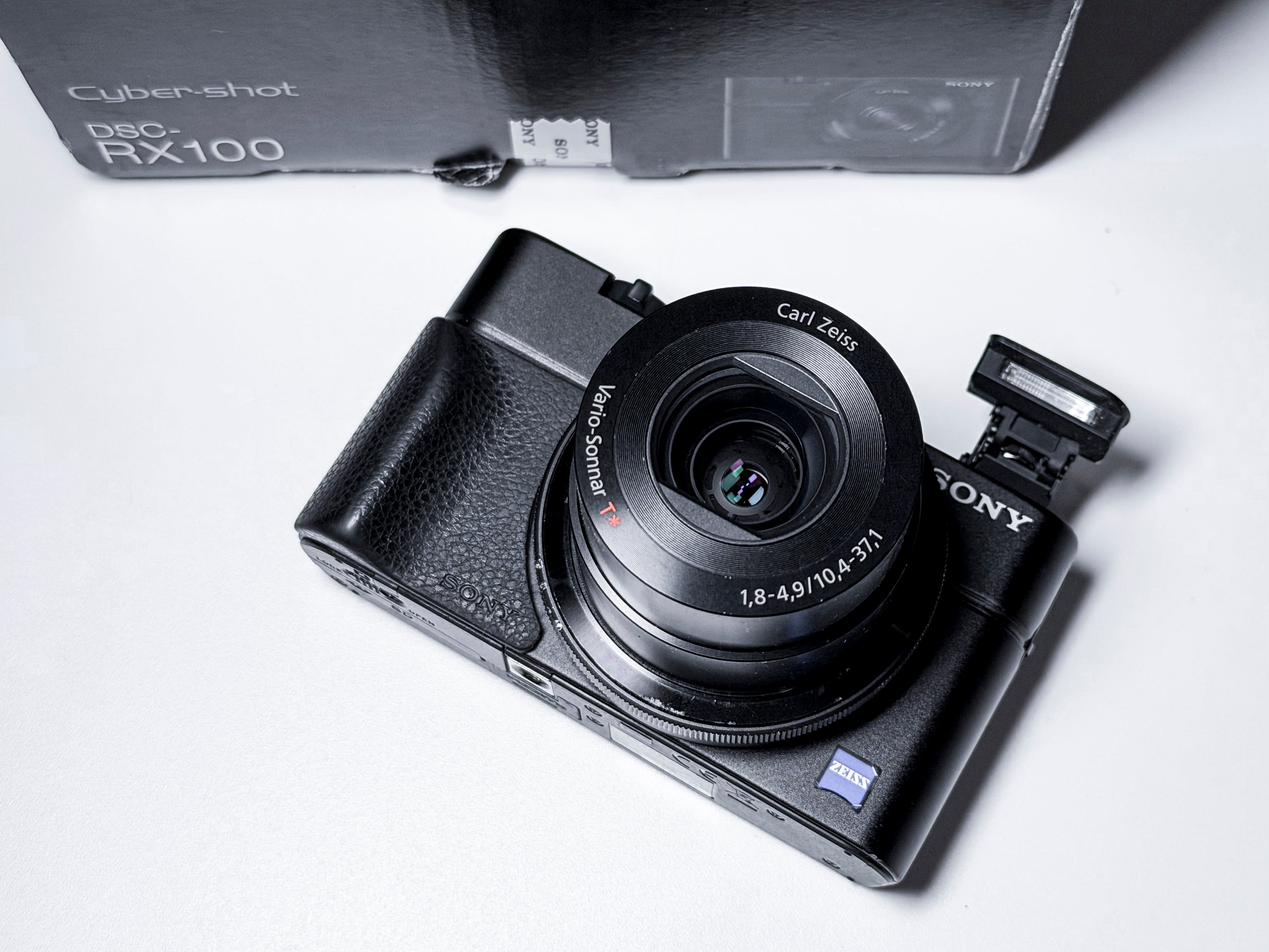 Sony RX100 Cyber-shot Digital Camera 20.2 Mpx - 1 Year Warranty RX 100 RX-100
