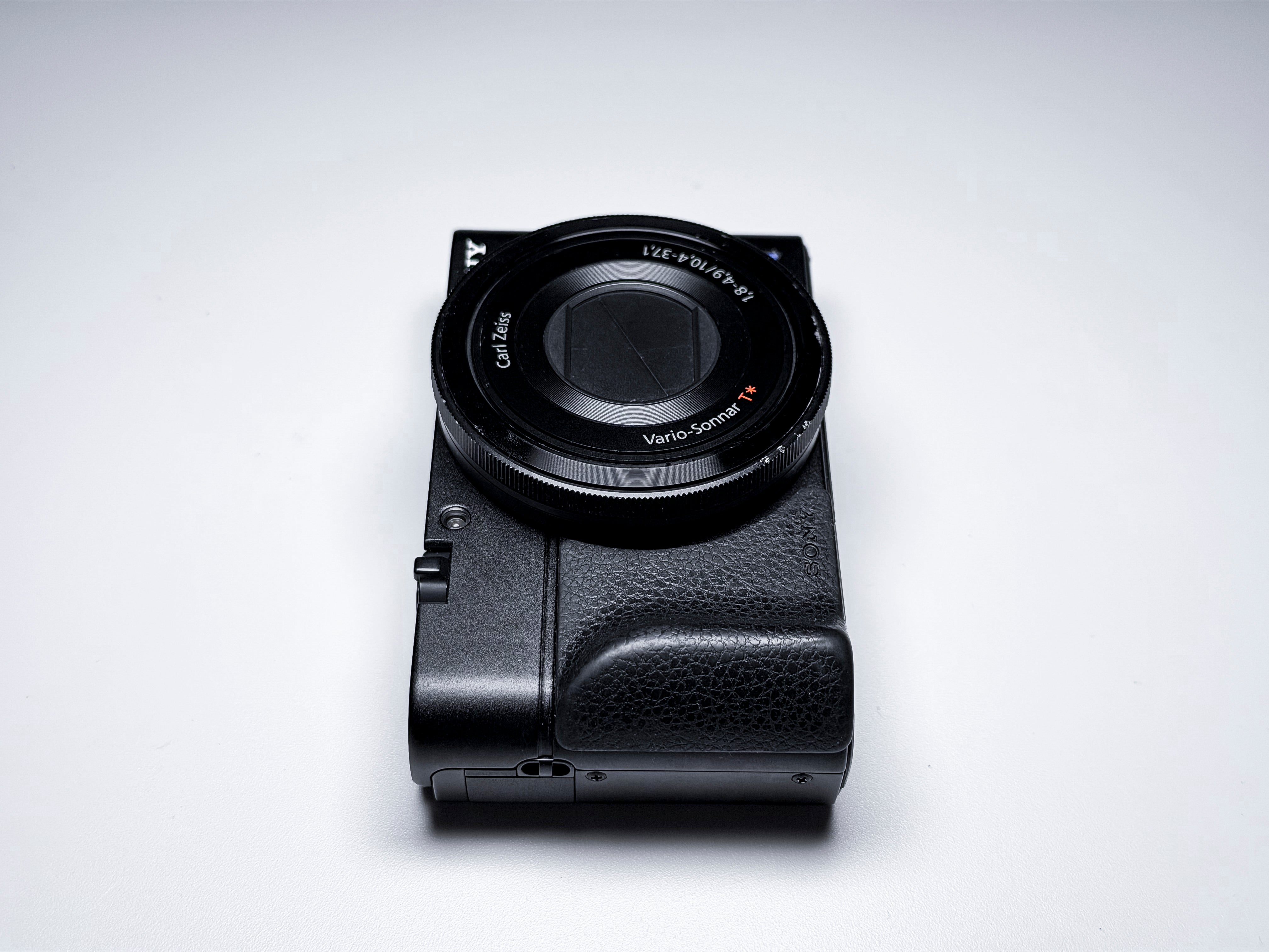 Sony RX100 Cyber-shot Digital Camera 20.2 Mpx - 1 Year Warranty RX 100 RX-100