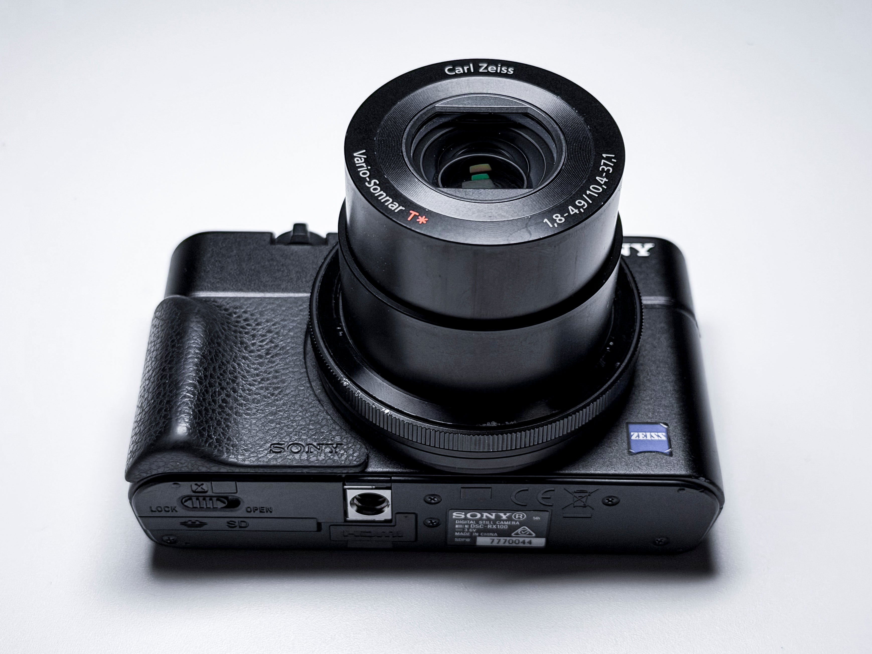 Sony RX100 Cyber-shot Digital Camera 20.2 Mpx - 1 Year Warranty RX 100 RX-100