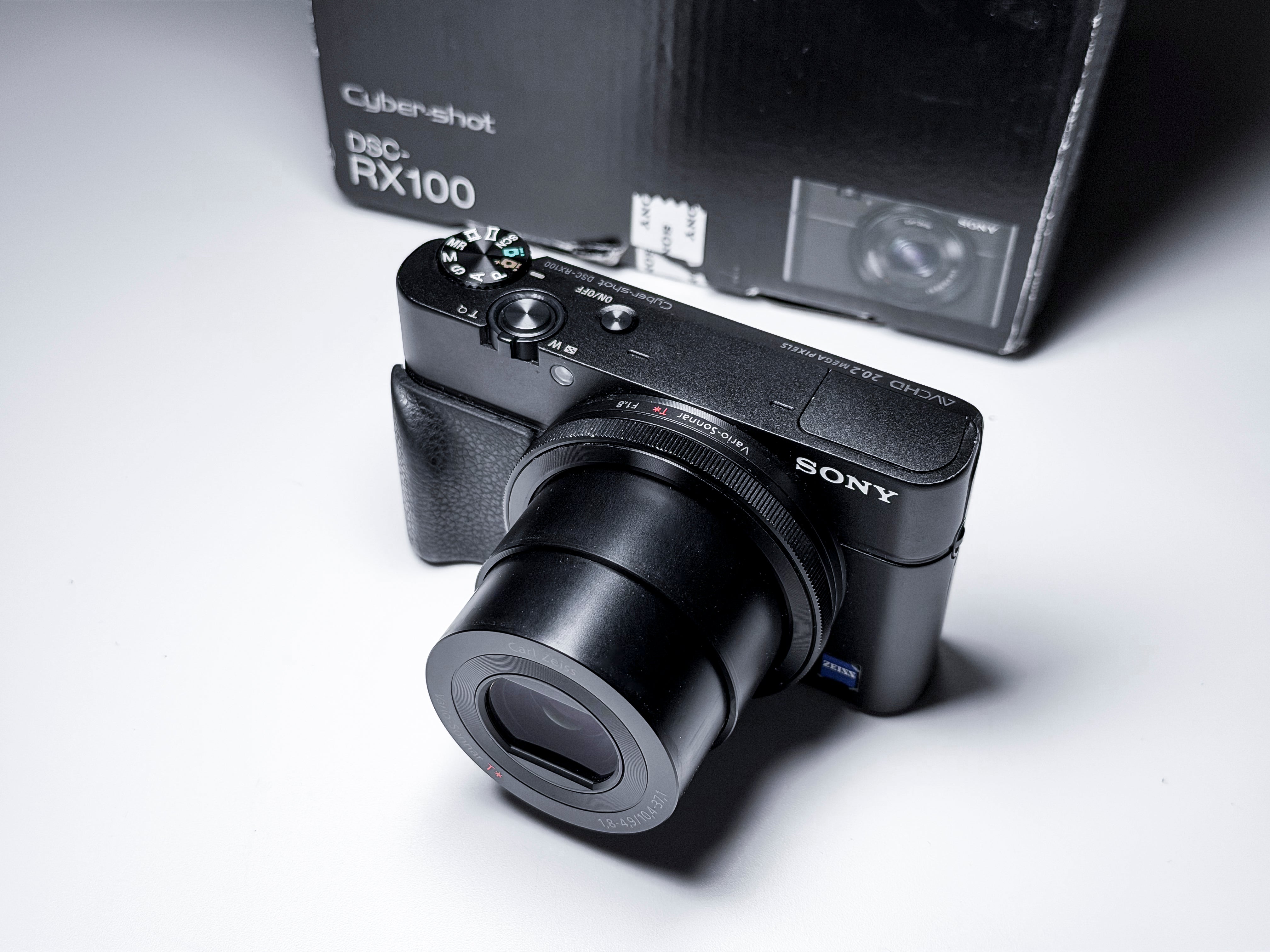 Sony RX100 Cyber-shot Digital Camera 20.2 Mpx - 1 Year Warranty RX 100 RX-100