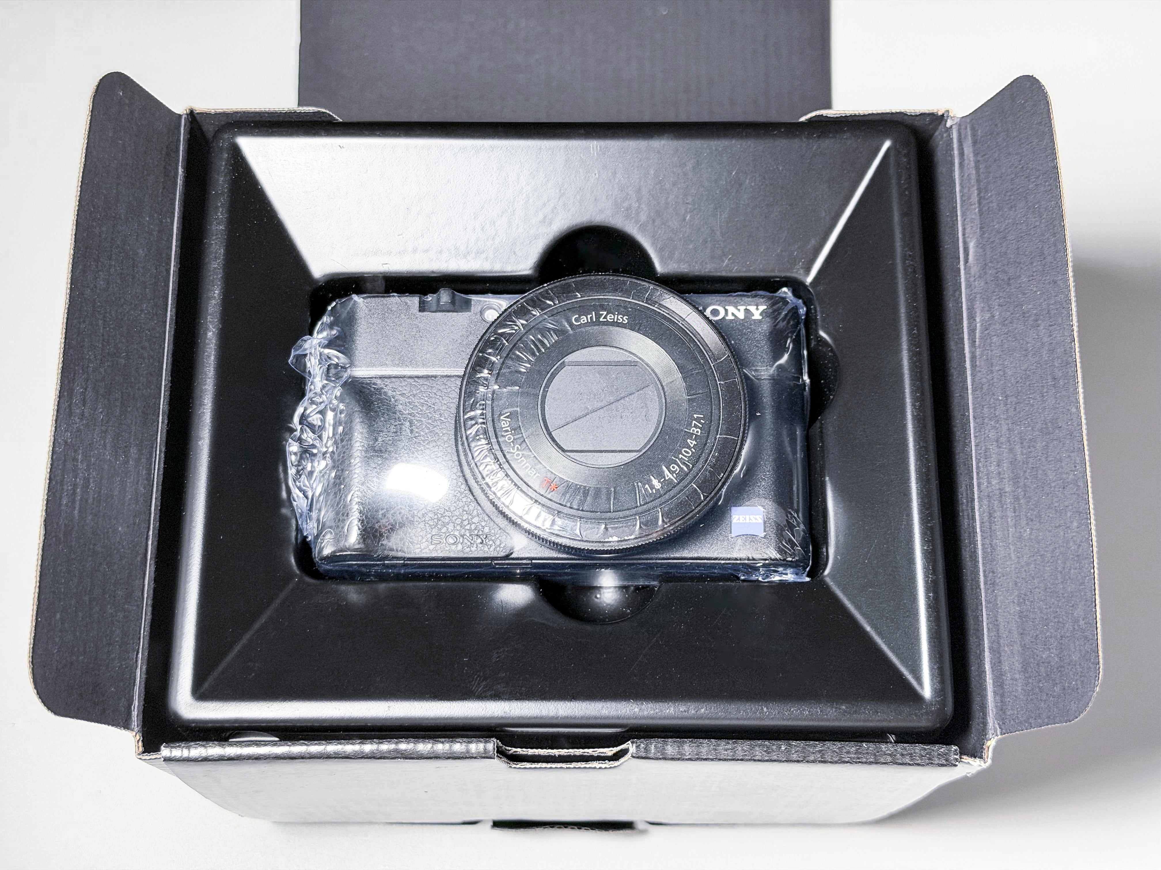 Sony RX100 Cyber-shot Digital Camera 20.2 Mpx - 1 Year Warranty RX 100 RX-100