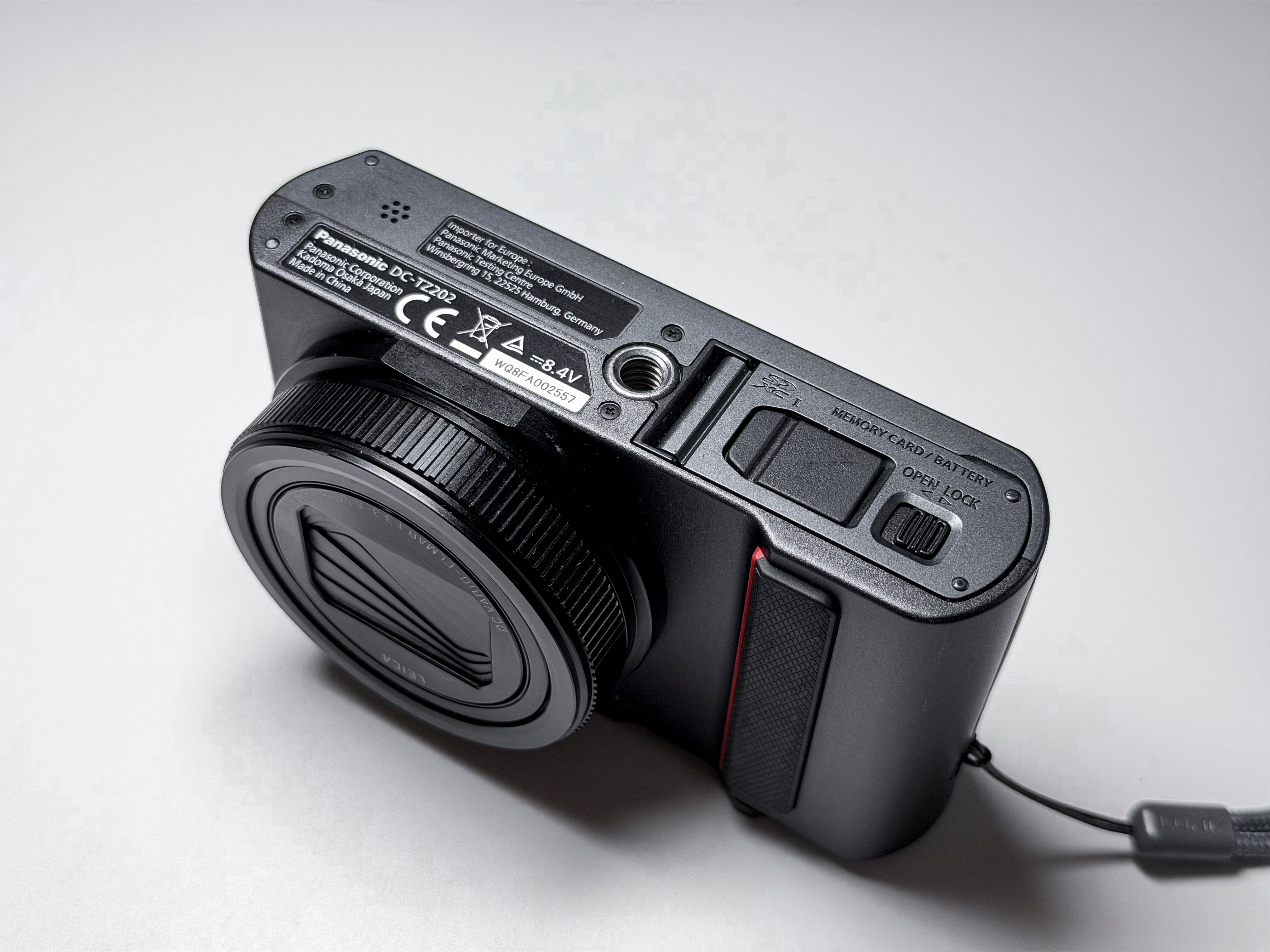 Panasonic Lumix TZ200 15x Leica Lens - 1 Year Warranty, Excellent ZS200 TZ-200