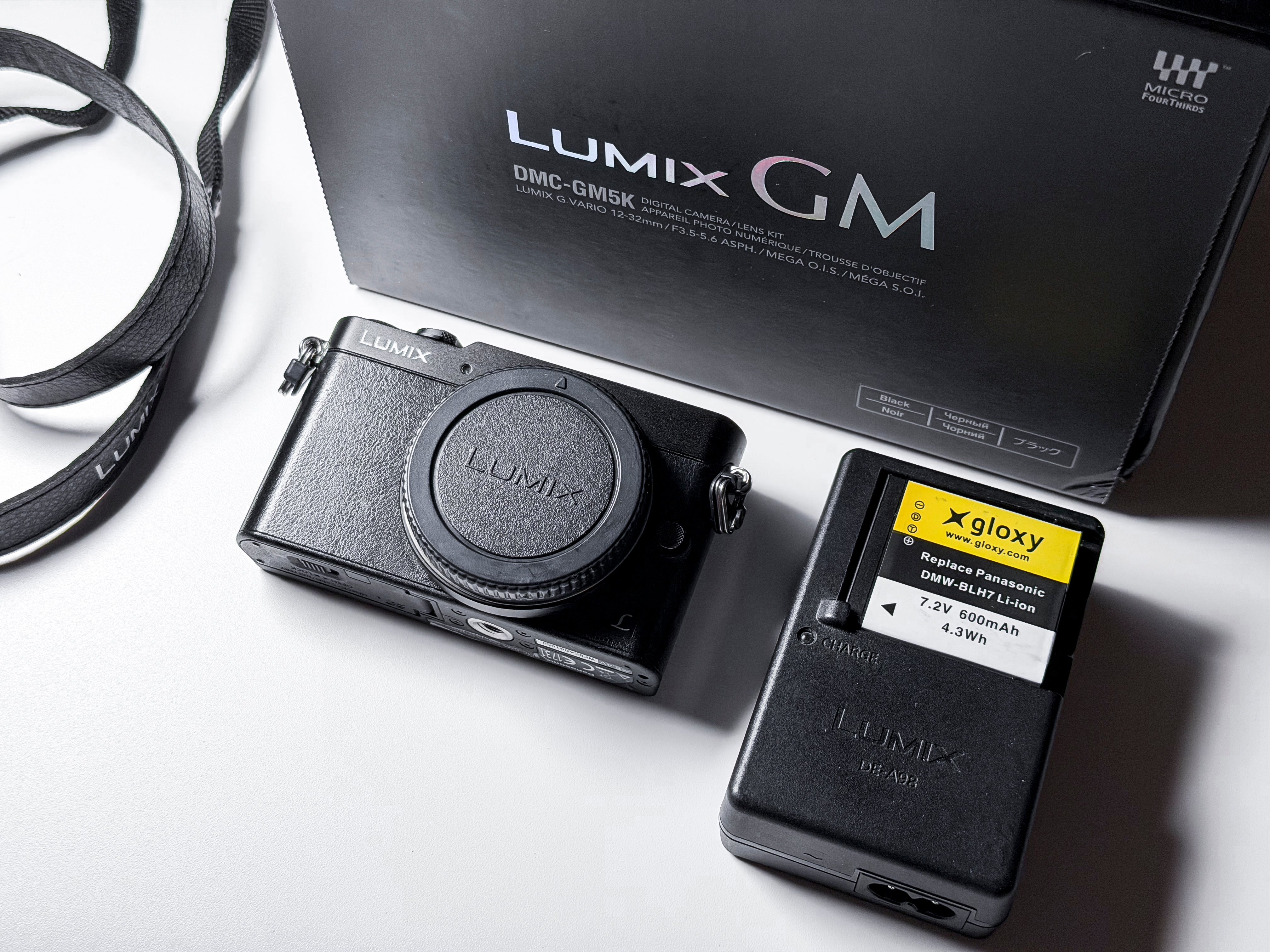Panasonic Lumix GM5 M43 Sensor - 1 Year Warranty, Mint 1300 Shots GM 5