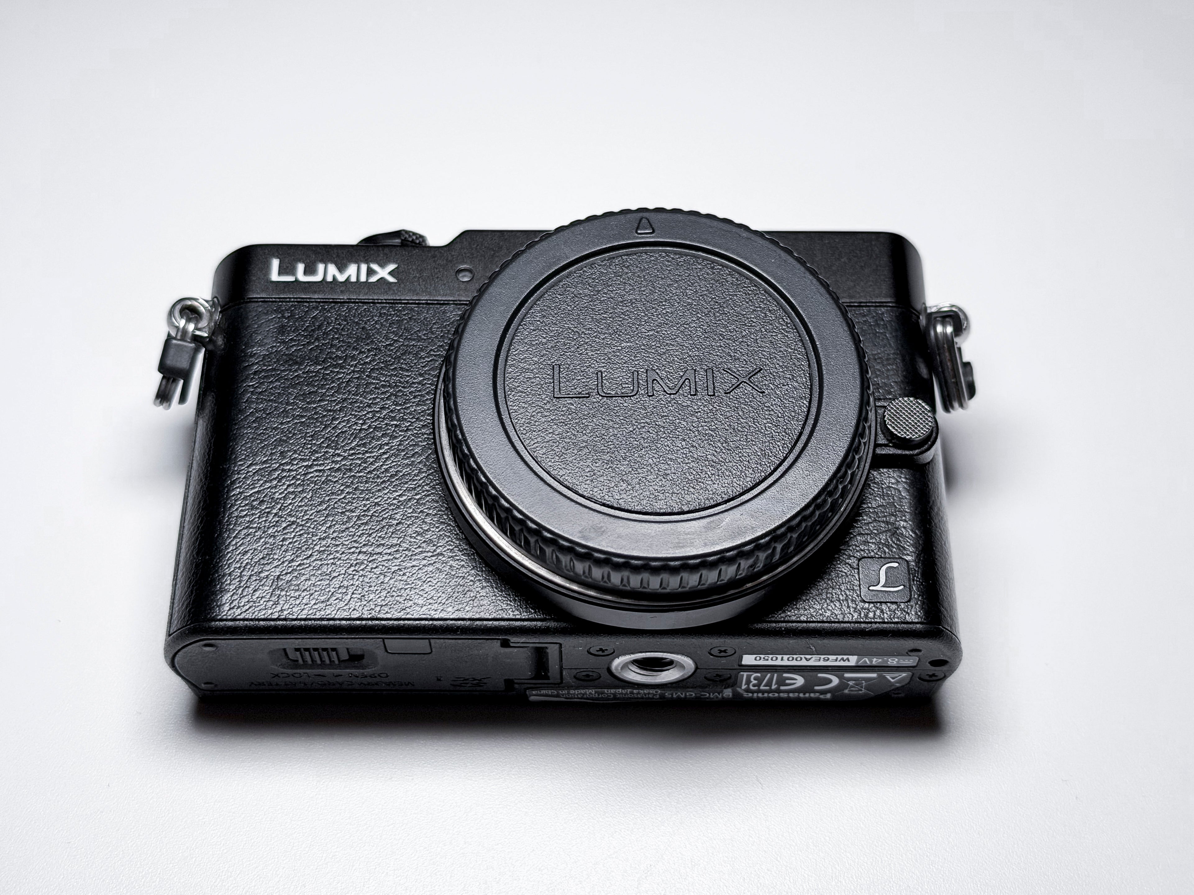 Panasonic Lumix GM5 M43 Sensor - 1 Year Warranty, Mint 1300 Shots GM 5