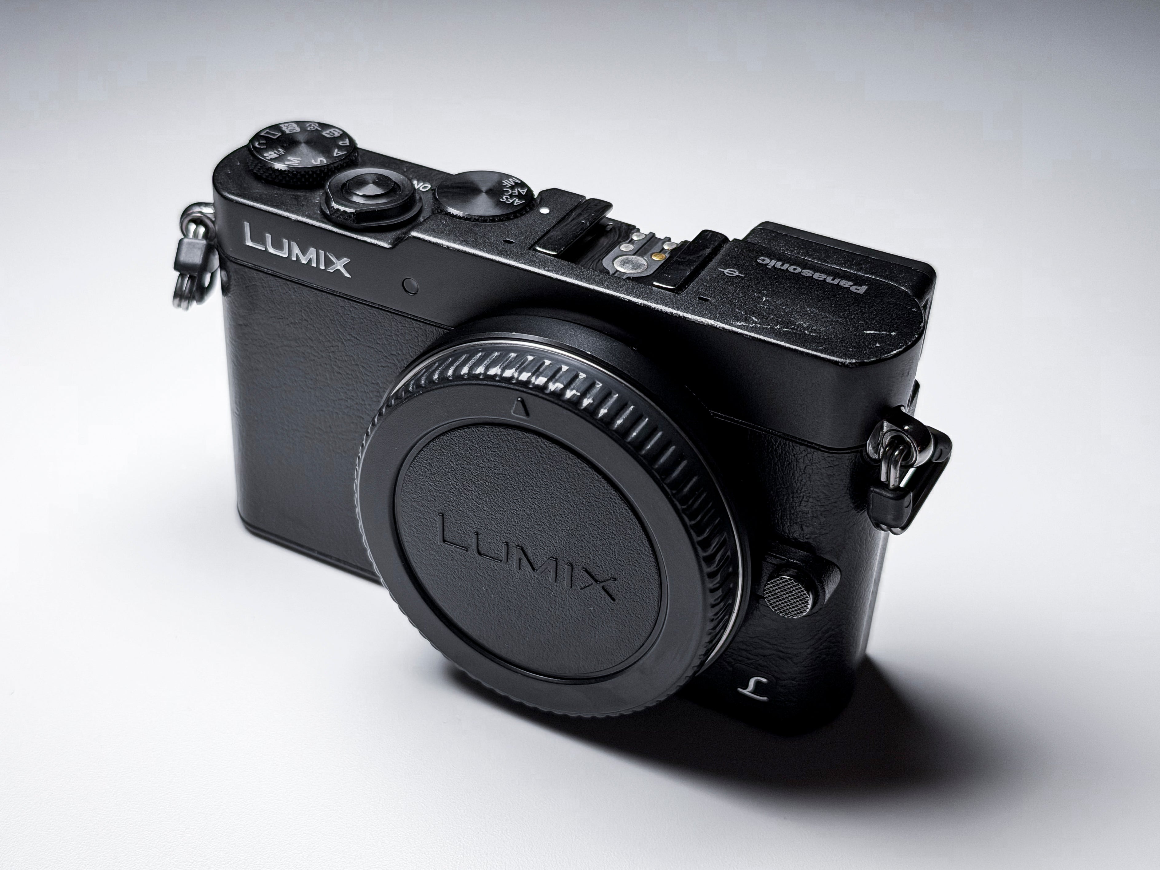 Panasonic Lumix GM5 M43 Sensor - 1 Year Warranty, Mint 1300 Shots GM 5