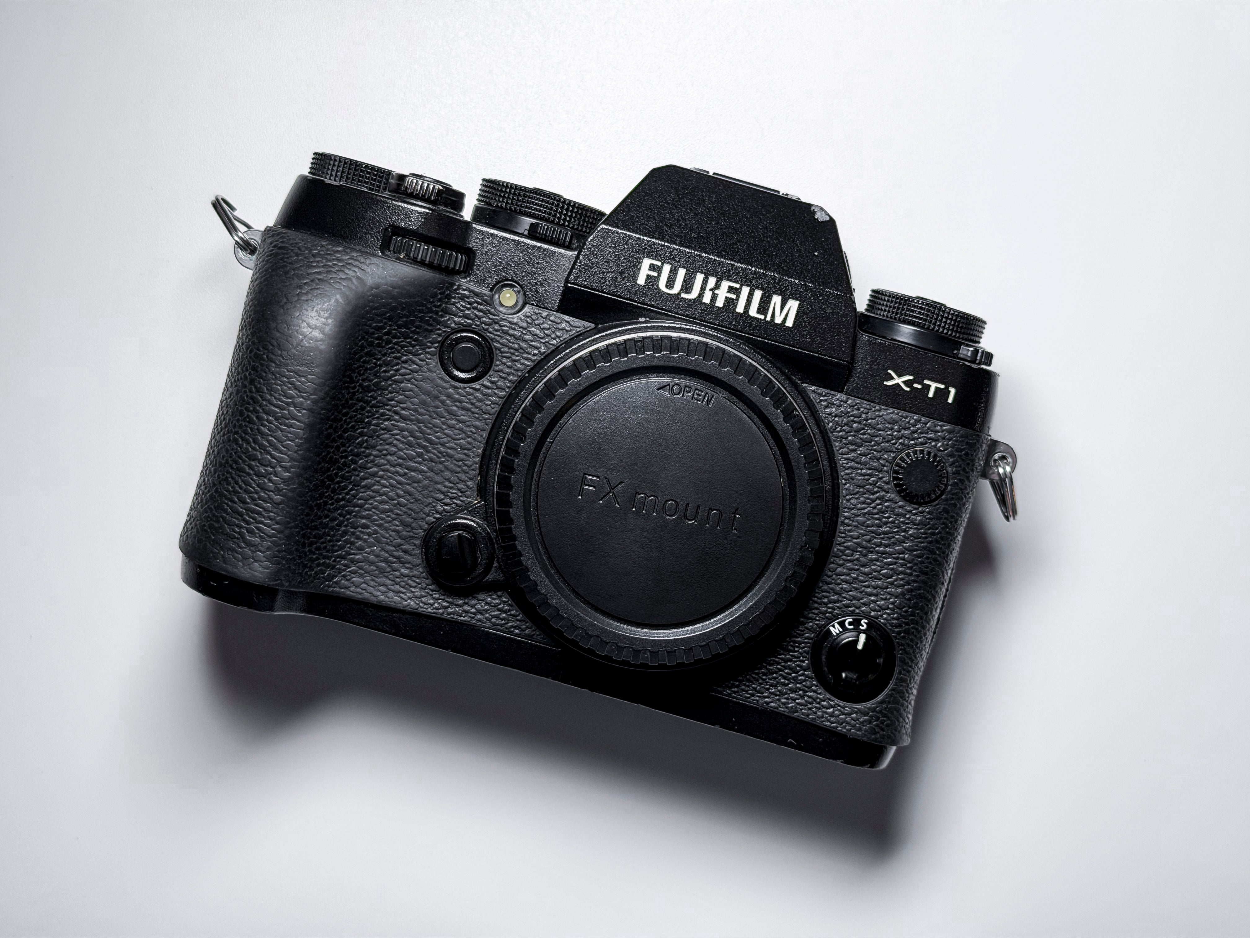 Fujifilm X-T1 APS-C Mirrorless Fuji XT1 - Perfectly Working, tripod socket repaired