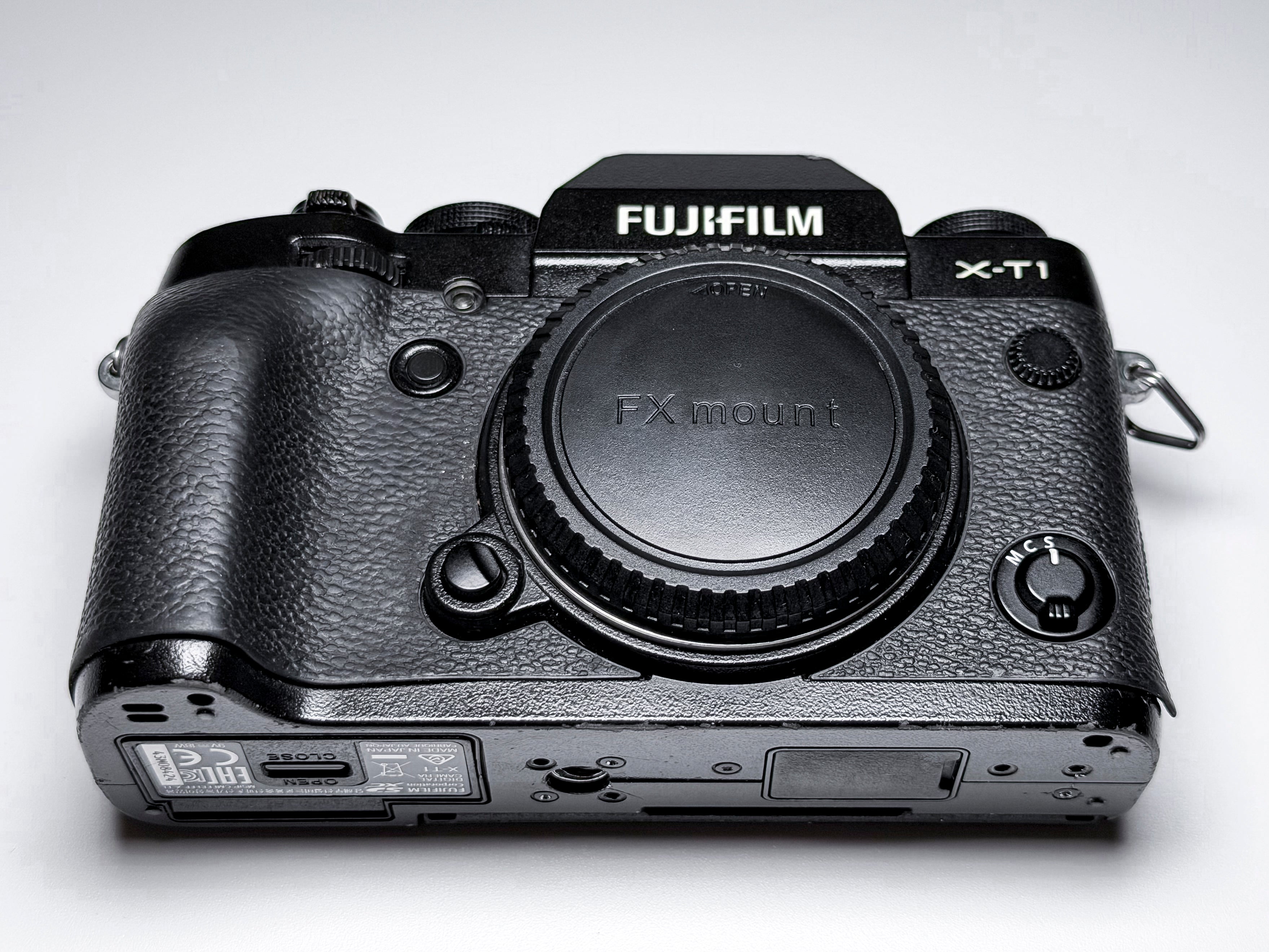 Fujifilm X-T1 APS-C Mirrorless Fuji XT1 - Perfectly Working, tripod socket repaired