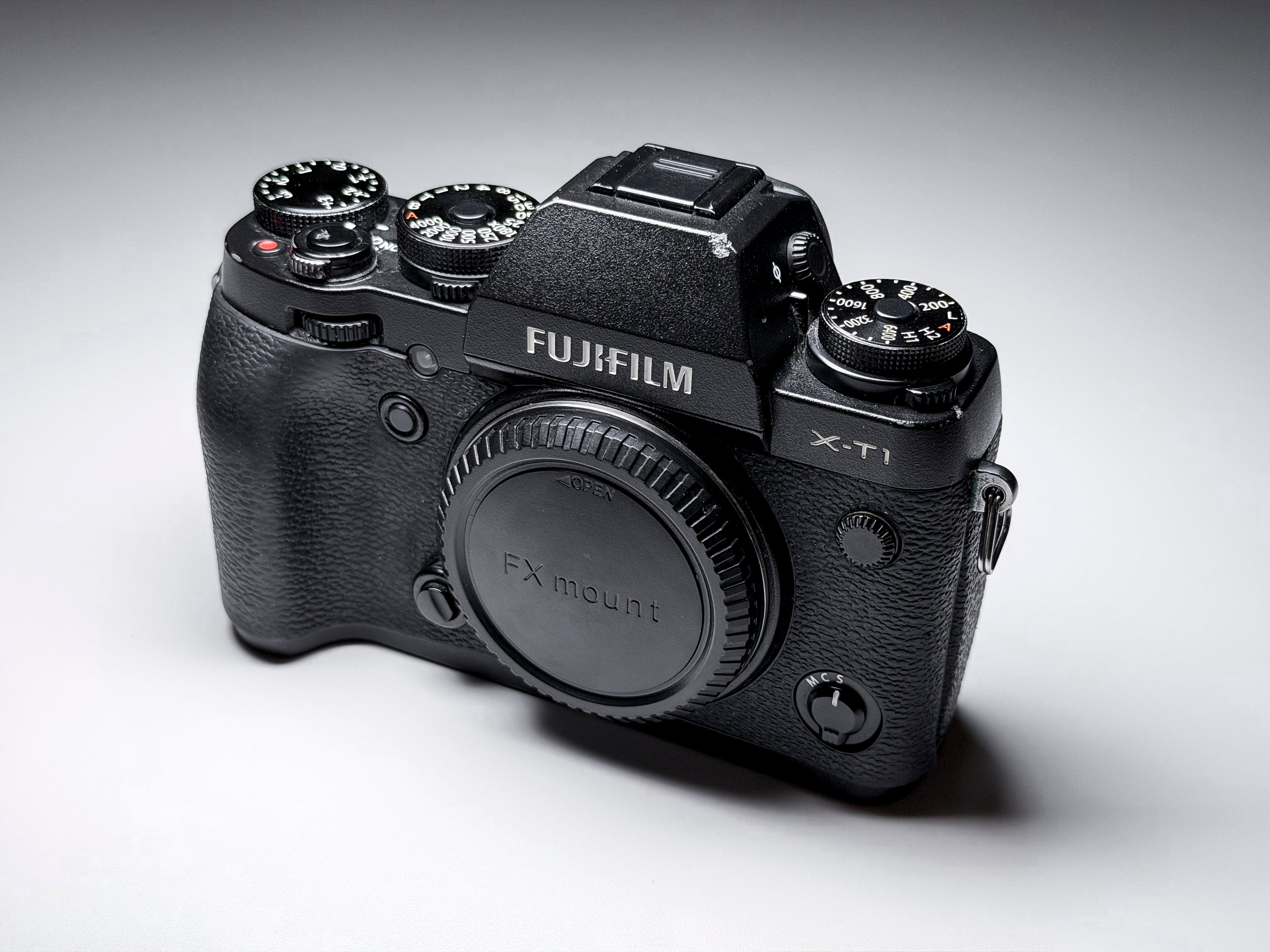Fujifilm X-T1 APS-C Mirrorless Fuji XT1 - Perfectly Working, tripod socket repaired