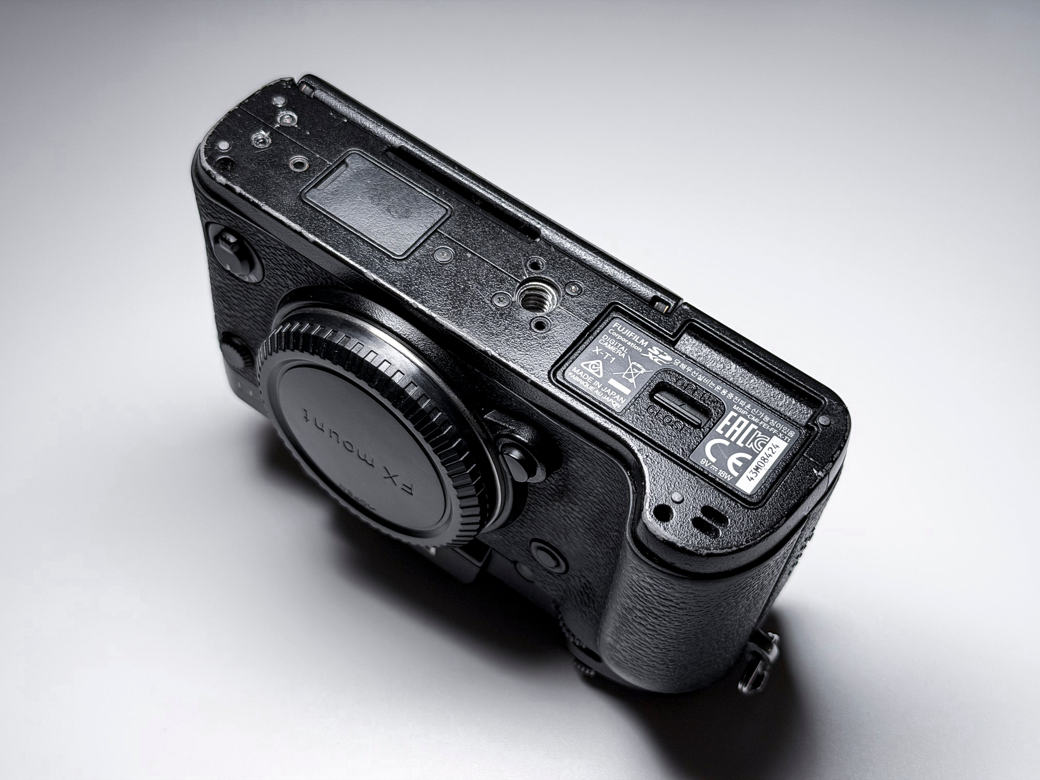 Fujifilm X-T1 APS-C Mirrorless Fuji XT1 - Perfectly Working, tripod socket repaired