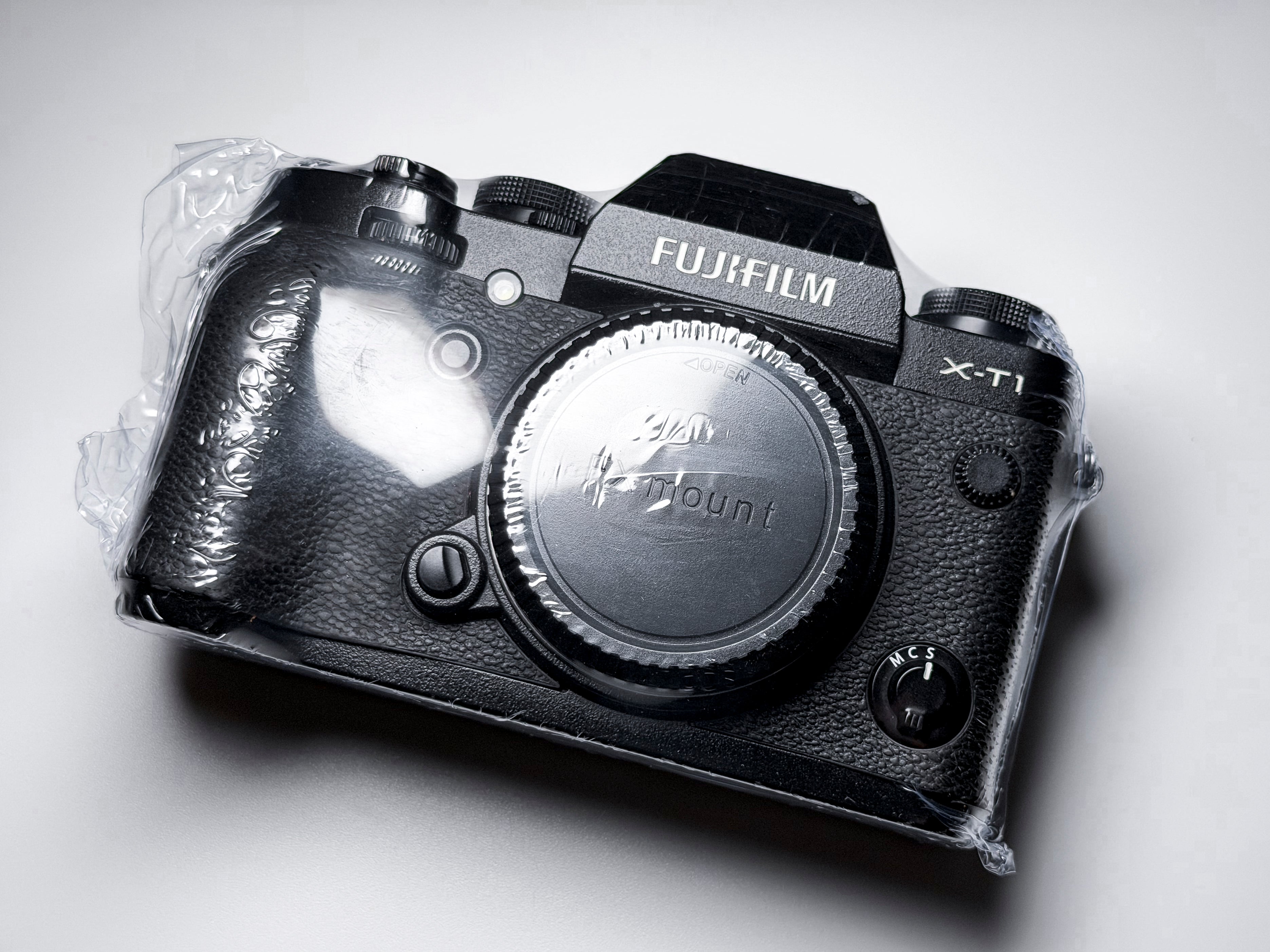 Fujifilm X-T1 APS-C Mirrorless Fuji XT1 - Perfectly Working, tripod socket repaired