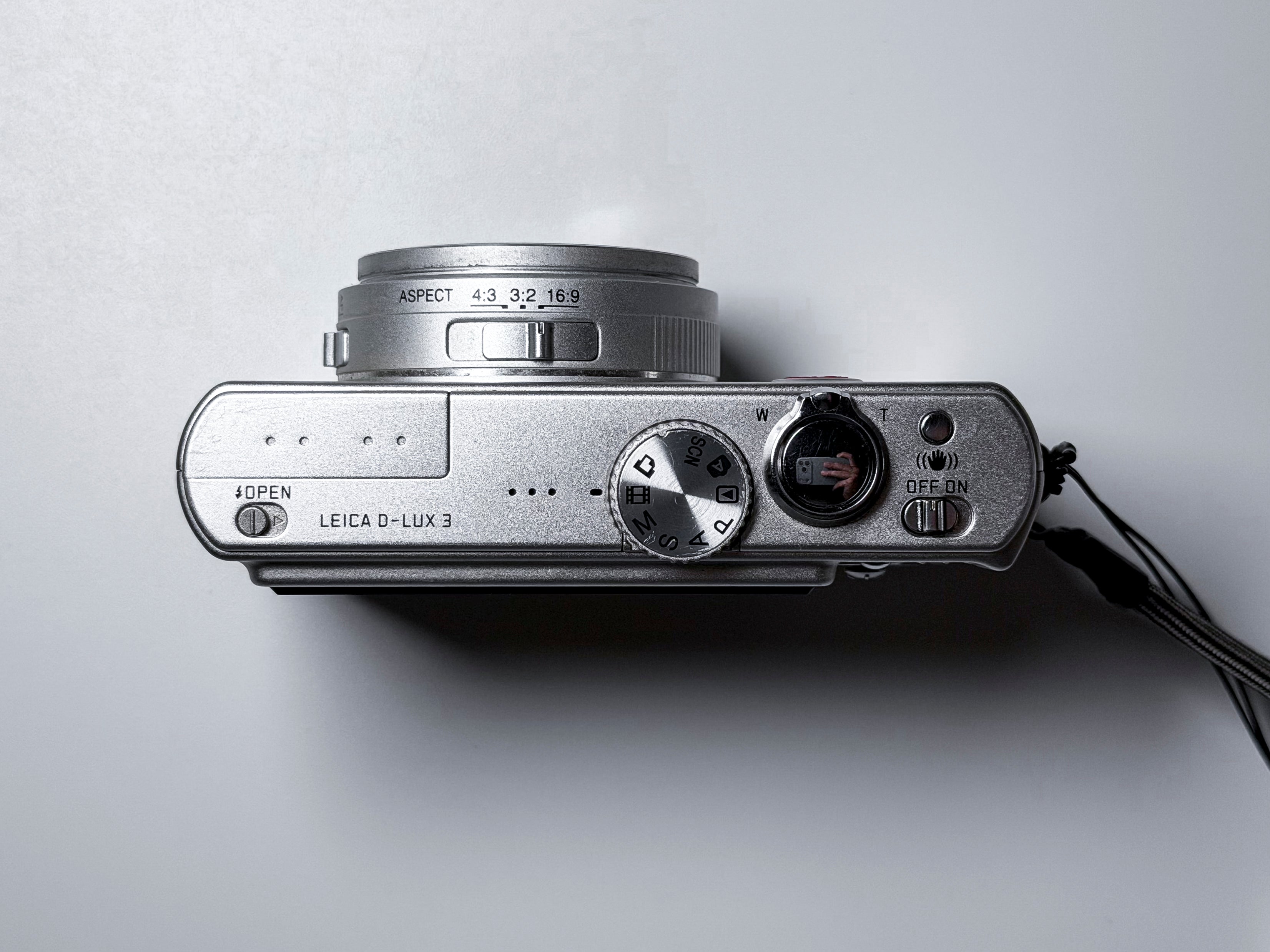 Leica D-Lux 3 CCD Camera Silver 4x Zoom - 1 Year Warranty, Excellent D