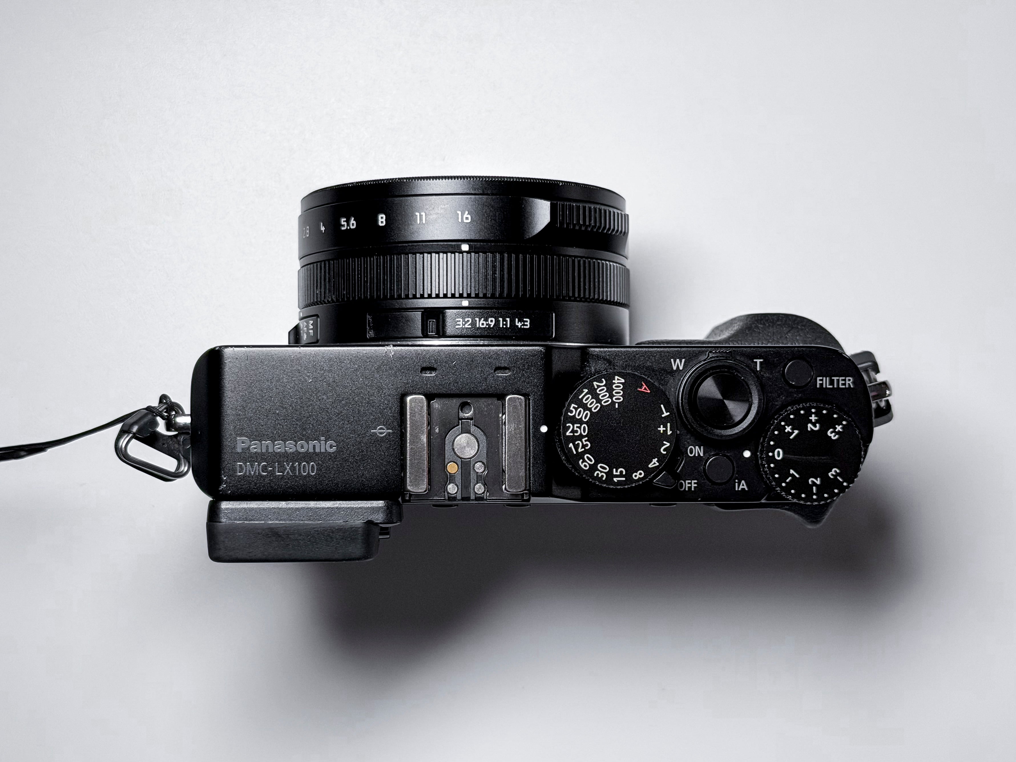 Panasonic Lumix LX100 Leica Summilux Lens - 1 Year Warranty, Excellent