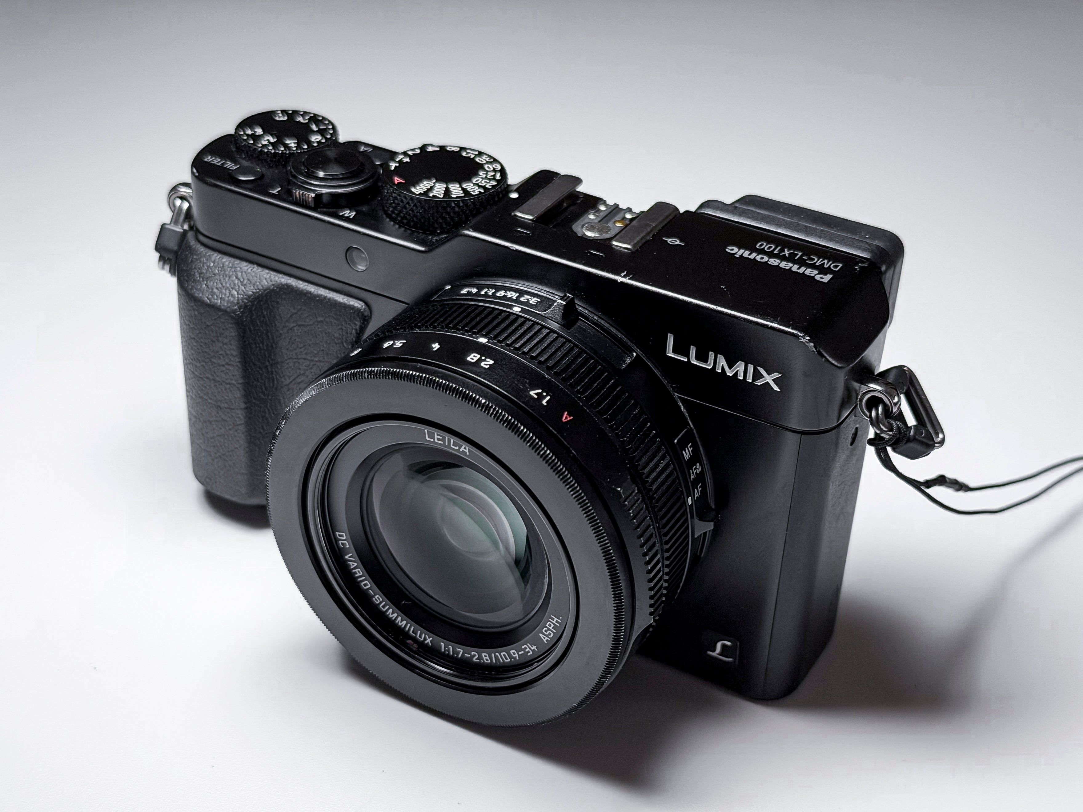 Panasonic Lumix LX100 Leica Summilux Lens - 1 Year Warranty, Excellent