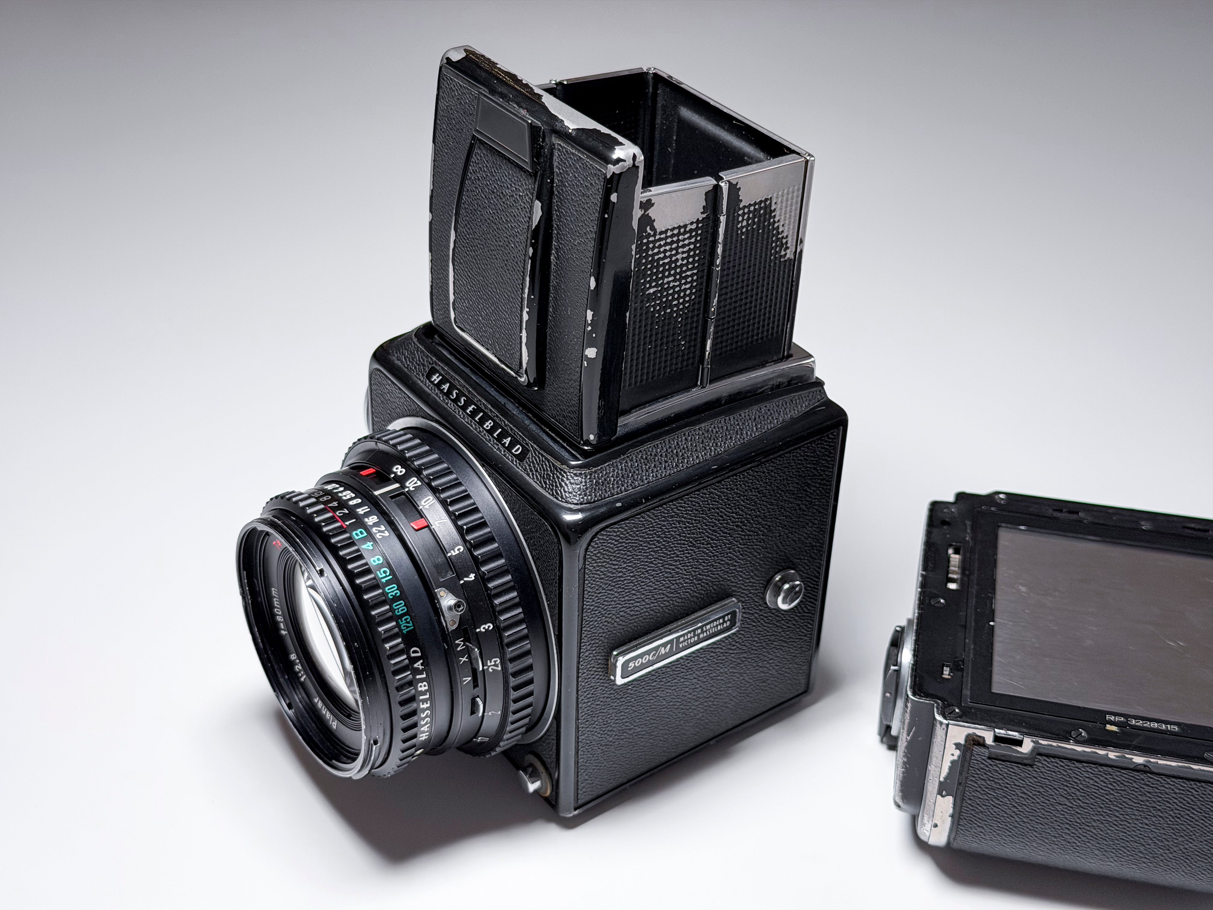 Hasselblad 500 CM c/m + 80mm Zeiss T* + Prism - Medium Format Excellent