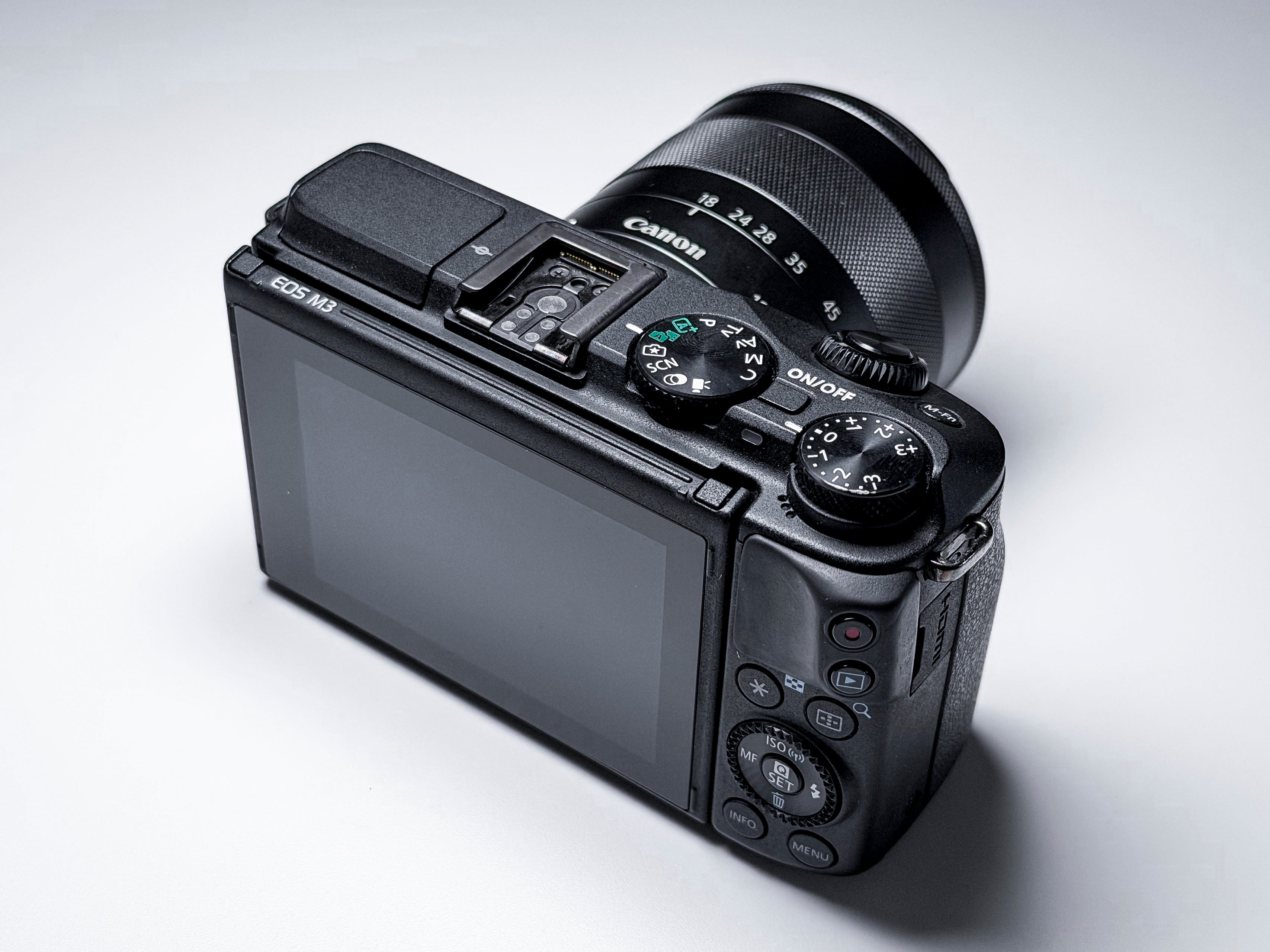 Canon EOS M3 + 18-55mm Mirrorless APS-C 24.2 Mpx - 1 Year Warranty, Excellent