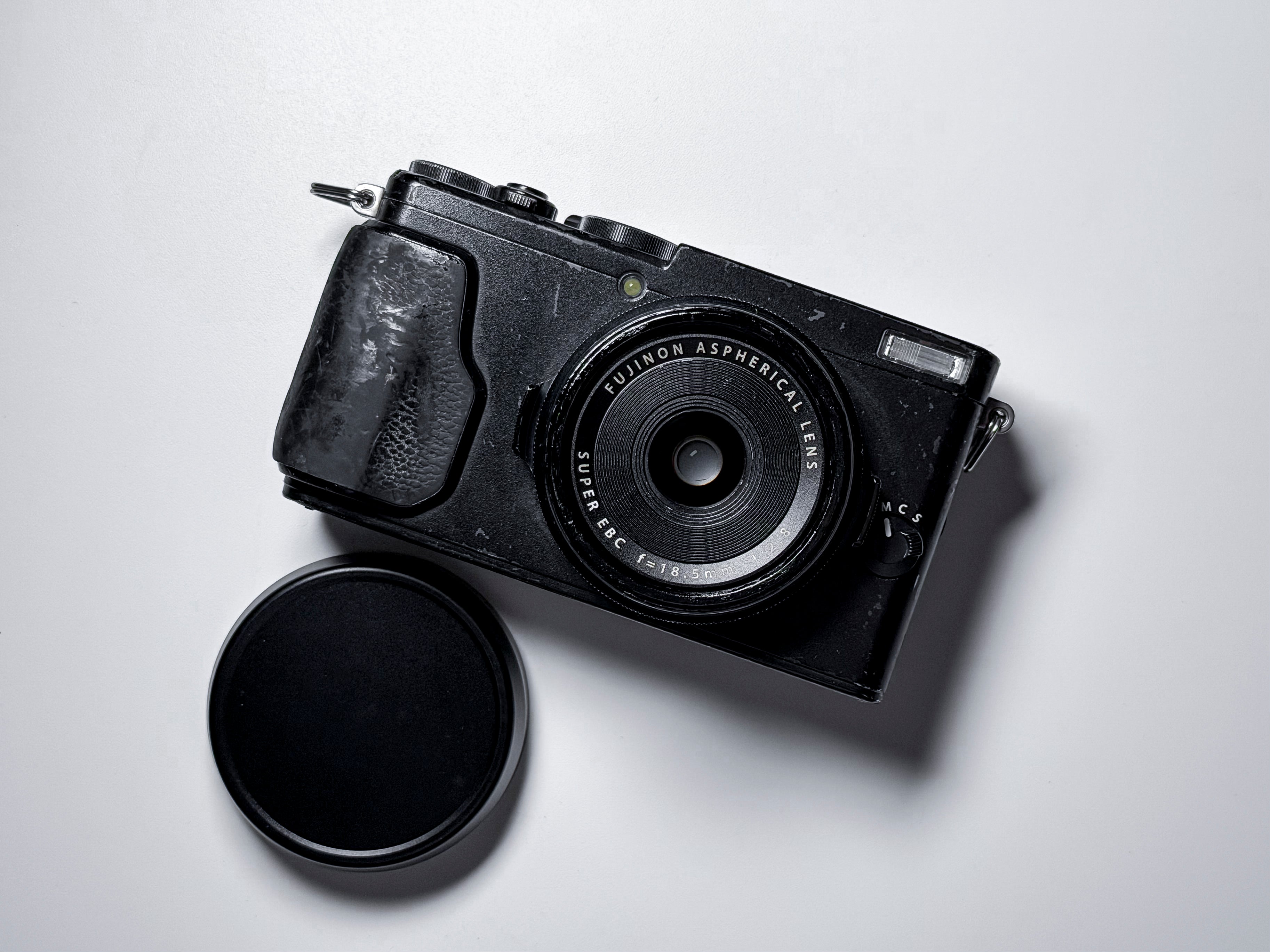 Fujifilm X70 APS-C 16.3 Mpx 18.5mm Lens - 1 Year Warranty, Perfectly Working