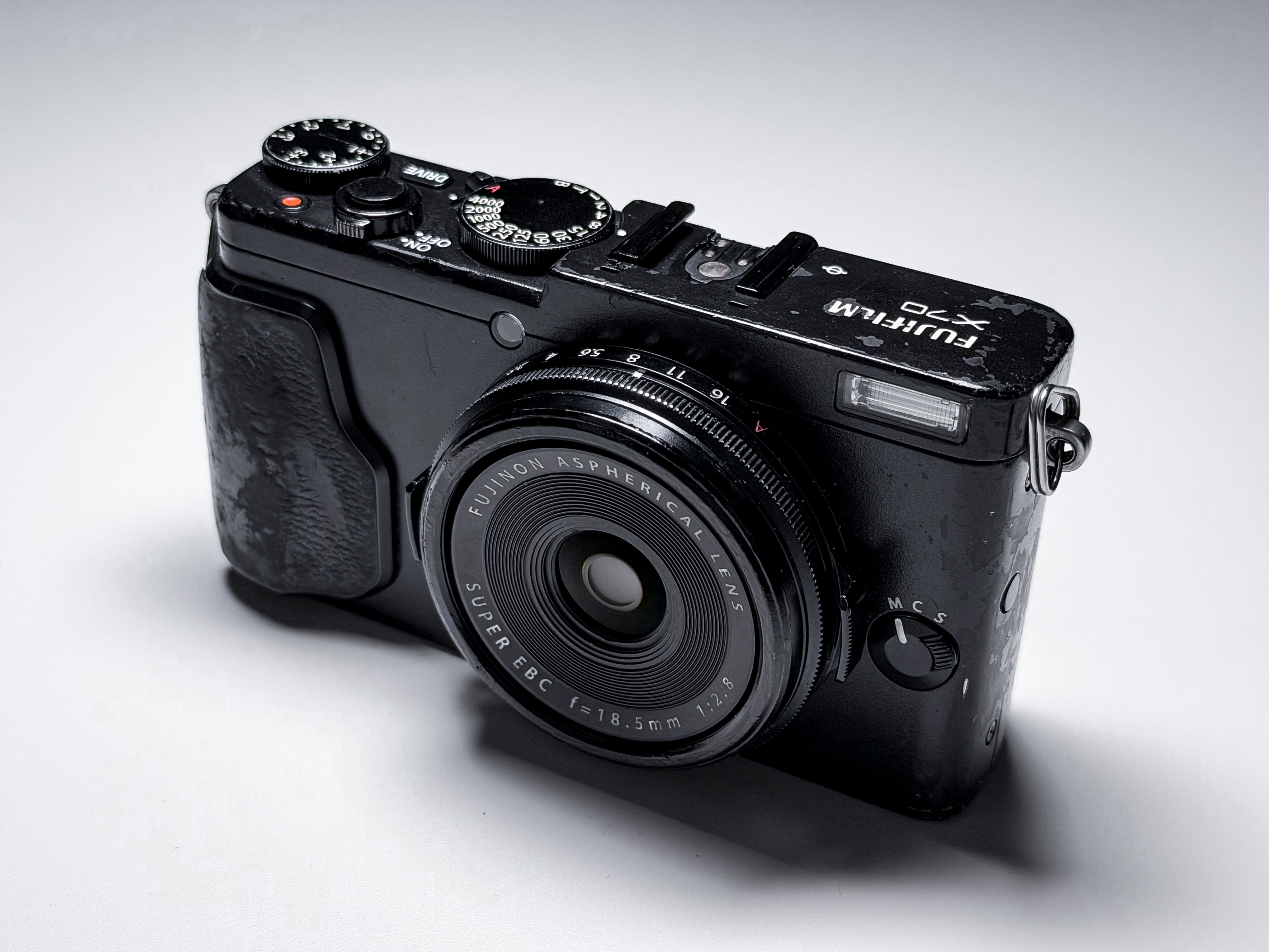 Fujifilm X70 APS-C 16.3 Mpx 18.5mm Lens - 1 Year Warranty, Perfectly Working