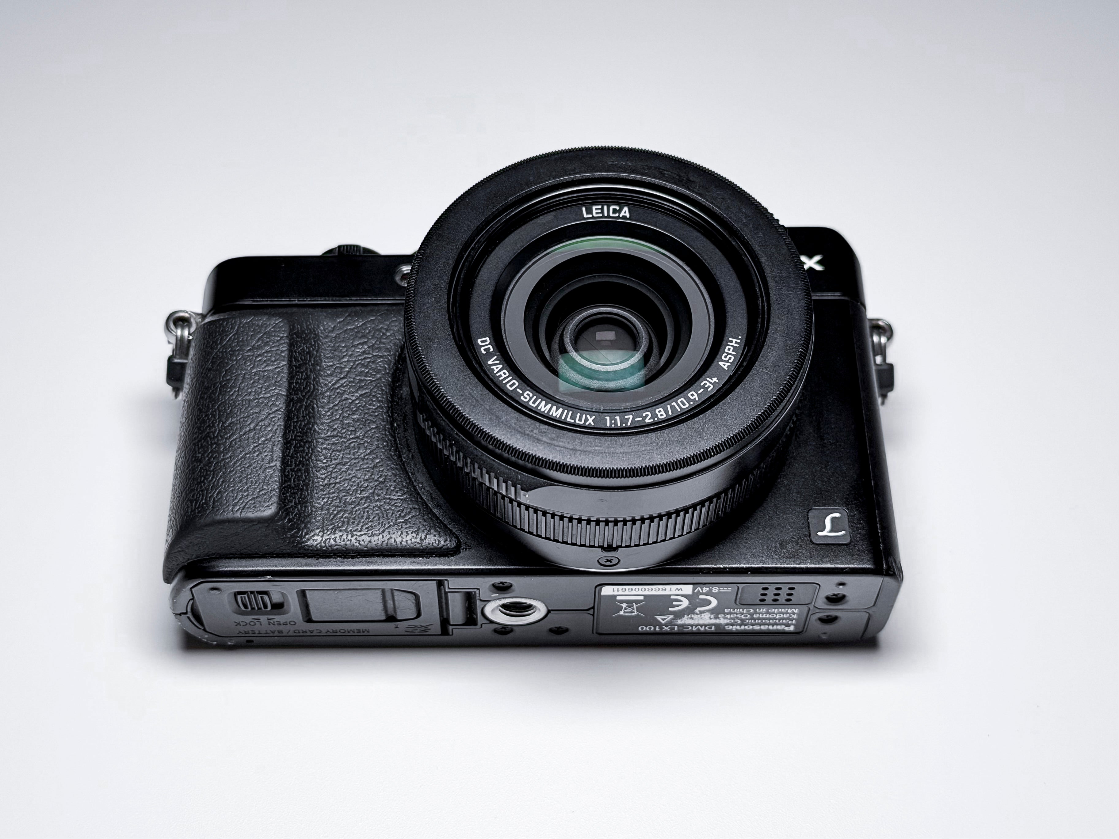 Panasonic Lumix LX100 Leica Lens - 1 Year Warranty, Excellent
