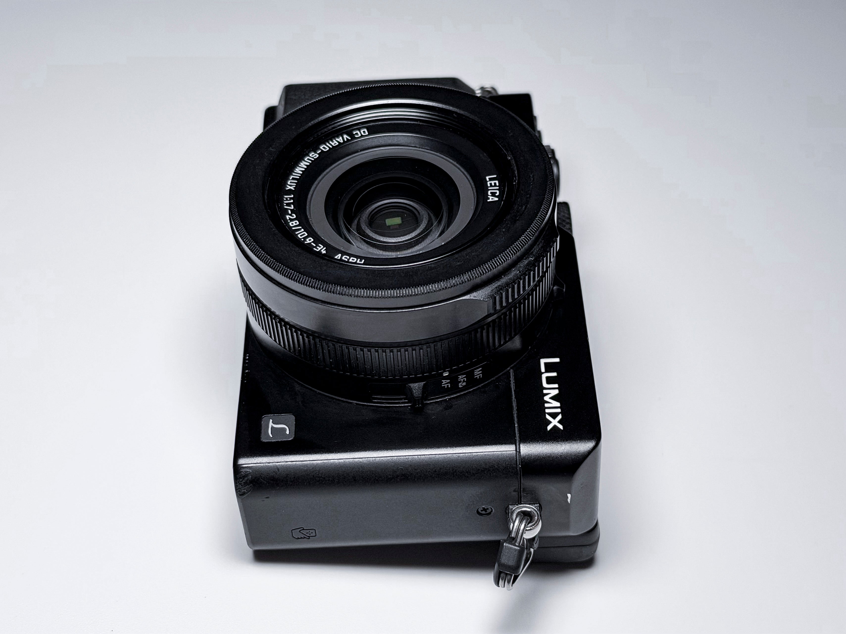 Panasonic Lumix LX100 Leica Lens - 1 Year Warranty, Excellent