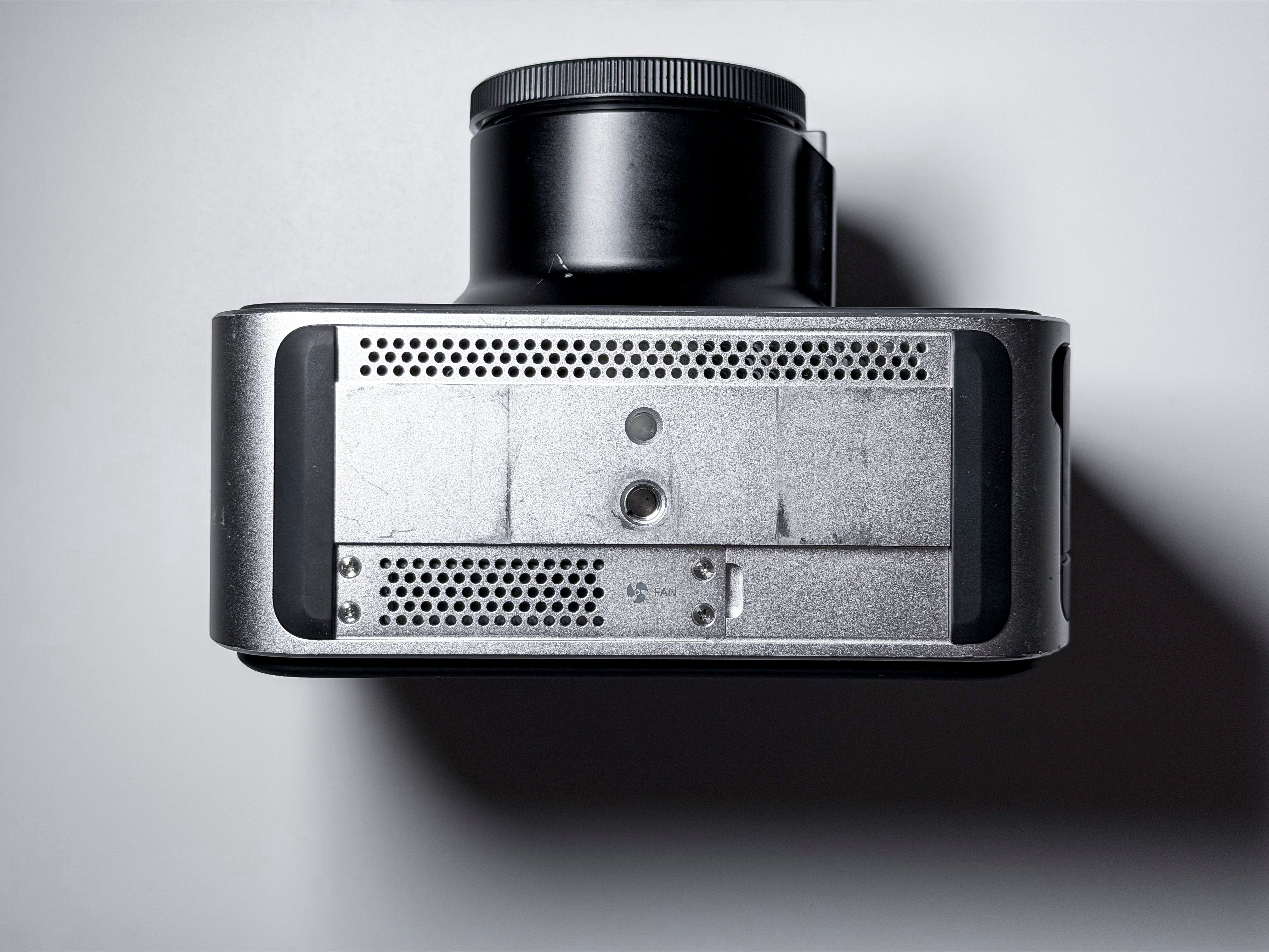 Blackmagic Cinema Camera 2.5K EF + SSD Kit Global Shutter - 1 Year Warranty