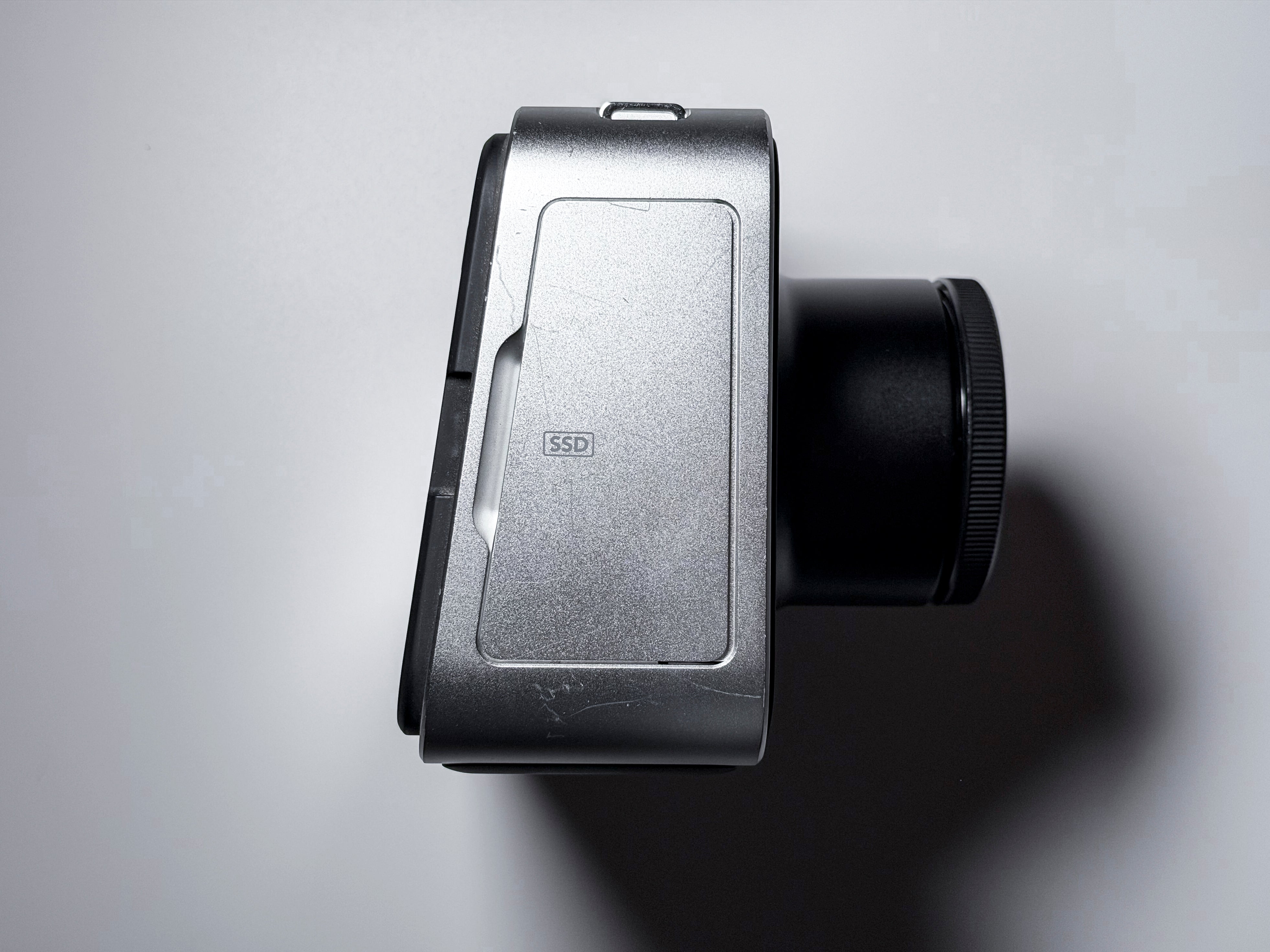 Blackmagic Cinema Camera 2.5K EF + SSD Kit Global Shutter - 1 Year Warranty