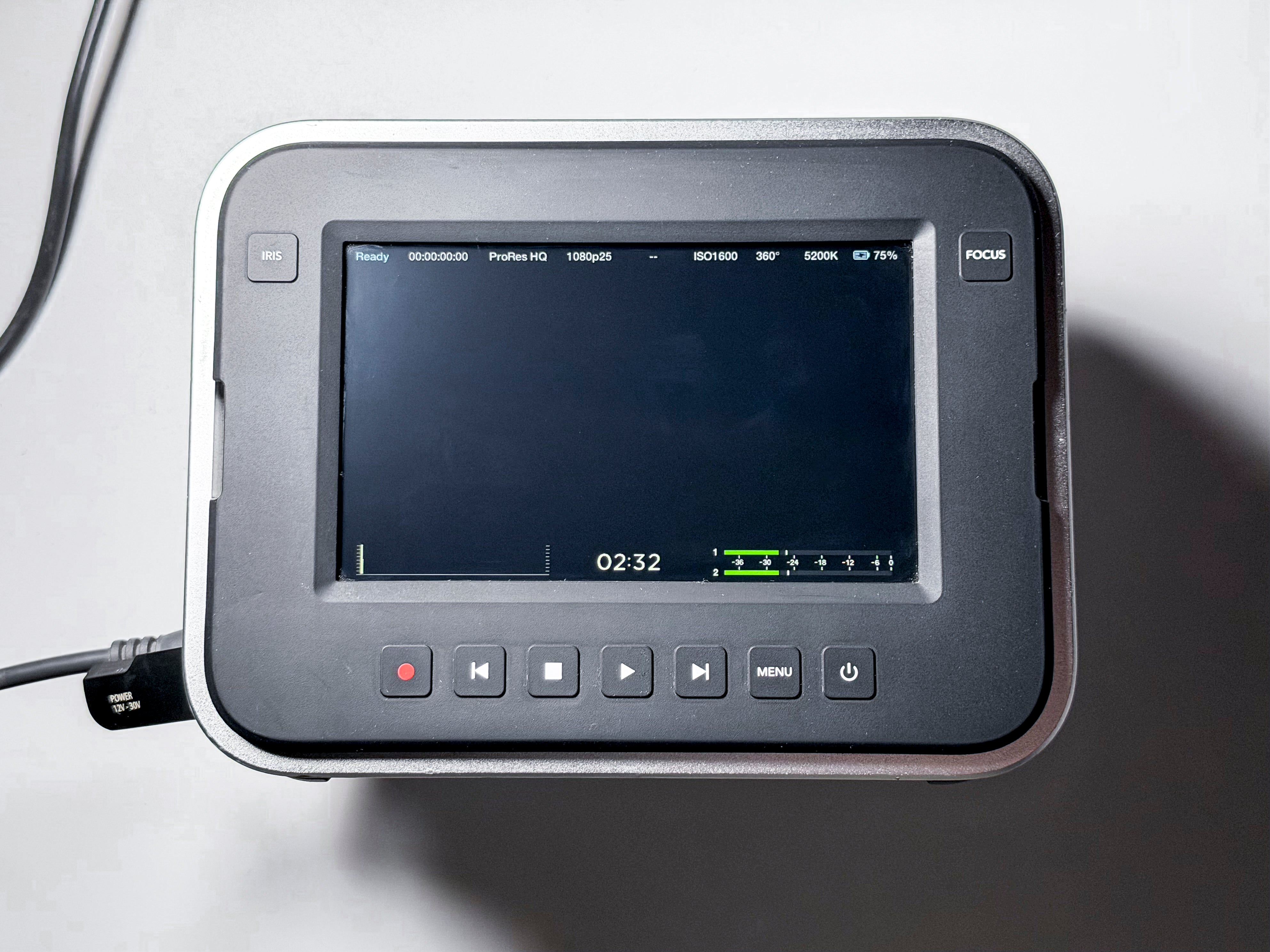 Blackmagic Cinema Camera 2.5K EF + SSD Kit Global Shutter - 1 Year Warranty