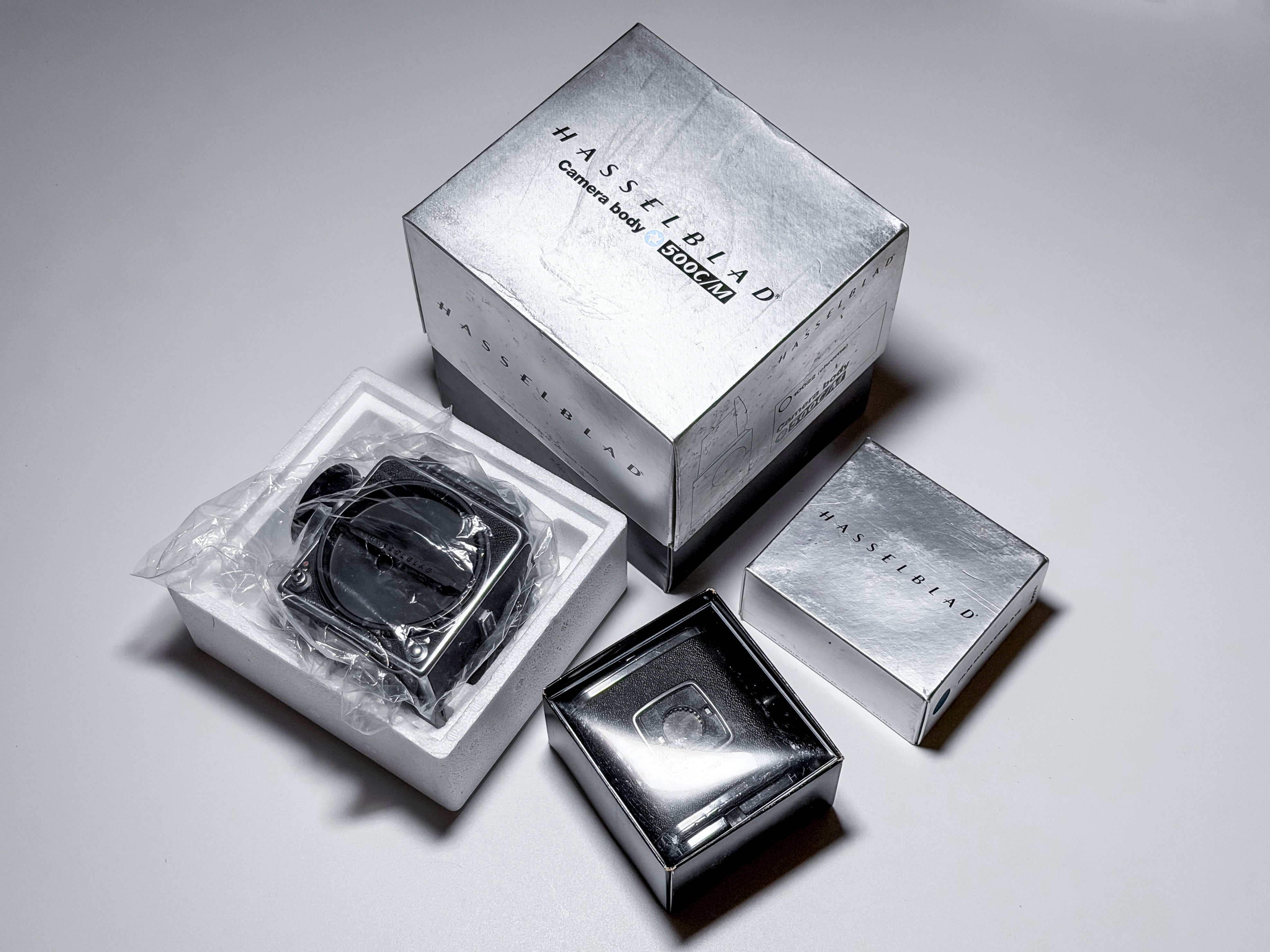 NEAR MINT Hasselblad 500 C/M CM  Medium Format Film Camera + A12, With Box, CLAd