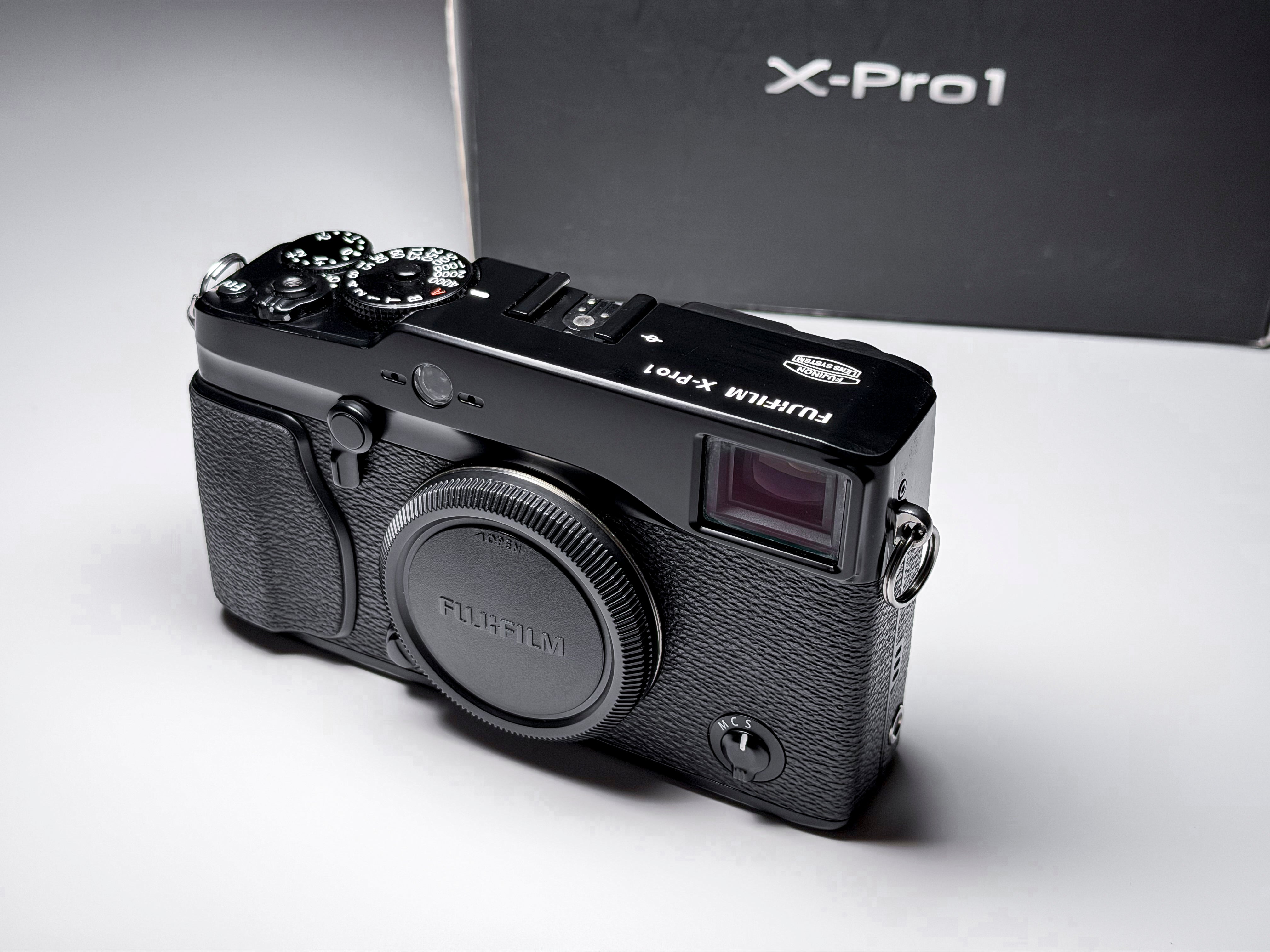 Fujifilm X-Pro1 NEAR MINT Mirrorless APS-C Fuji X-Pro 1 - One Year Warranty