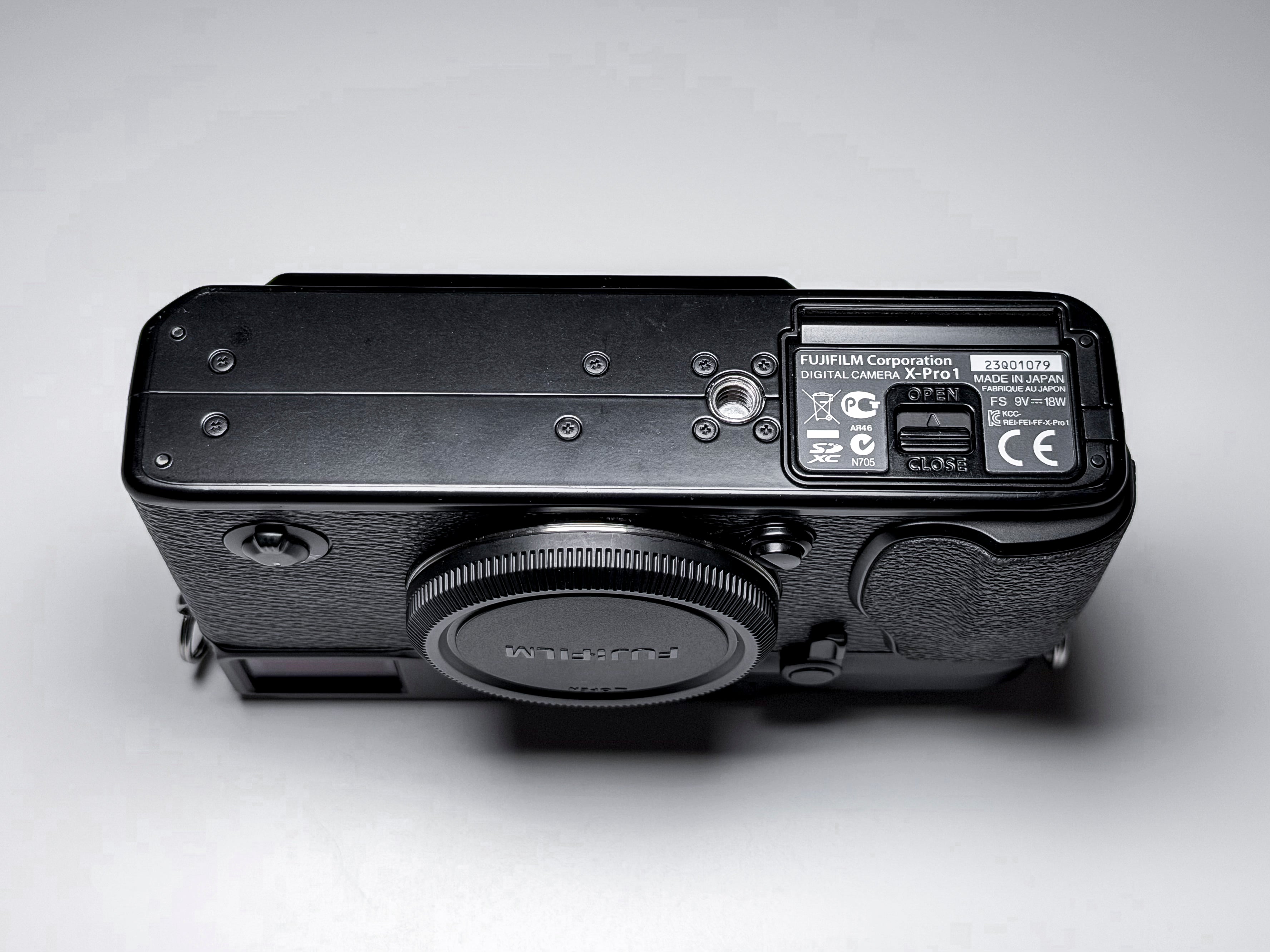 Fujifilm X-Pro1 NEAR MINT Mirrorless APS-C Fuji X-Pro 1 - One Year Warranty
