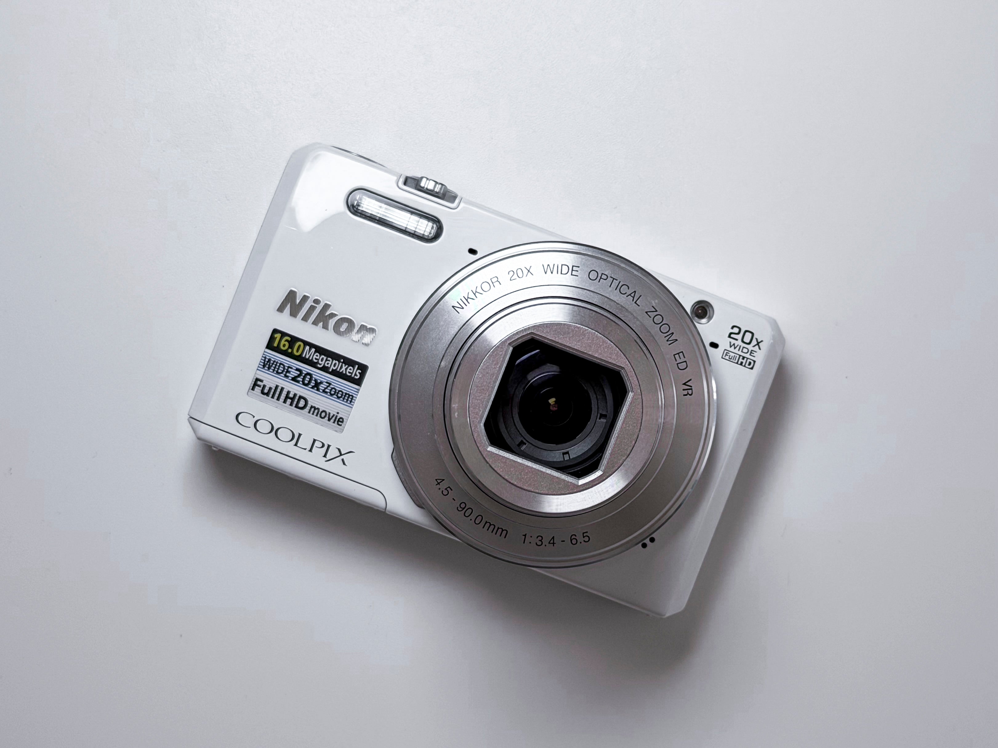 Nikon Coolpix S7000 20x Zoom Compact Camera - 1 Year Warranty Excellent