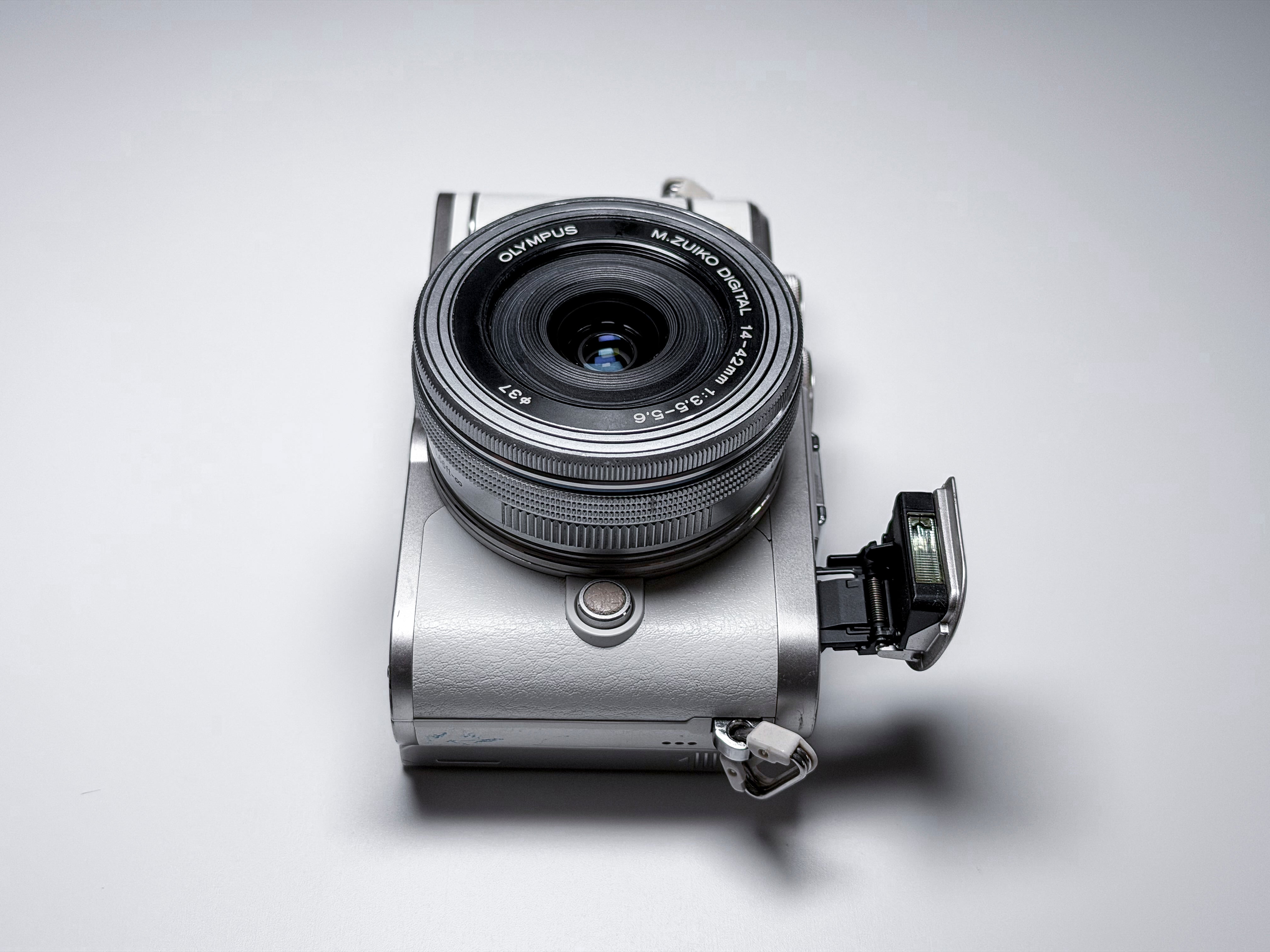 Olympus Pen E-PL9 + 14-42mm Mirrorless MFT - 1 Year Warranty, Excellent EPL 9